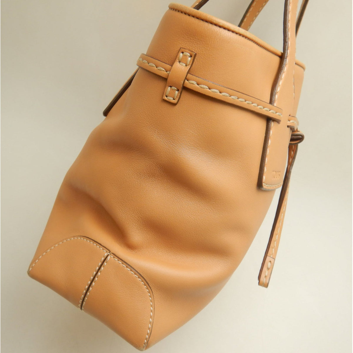 Tod's Camel Leather Tote Bag (Pre-Owned)