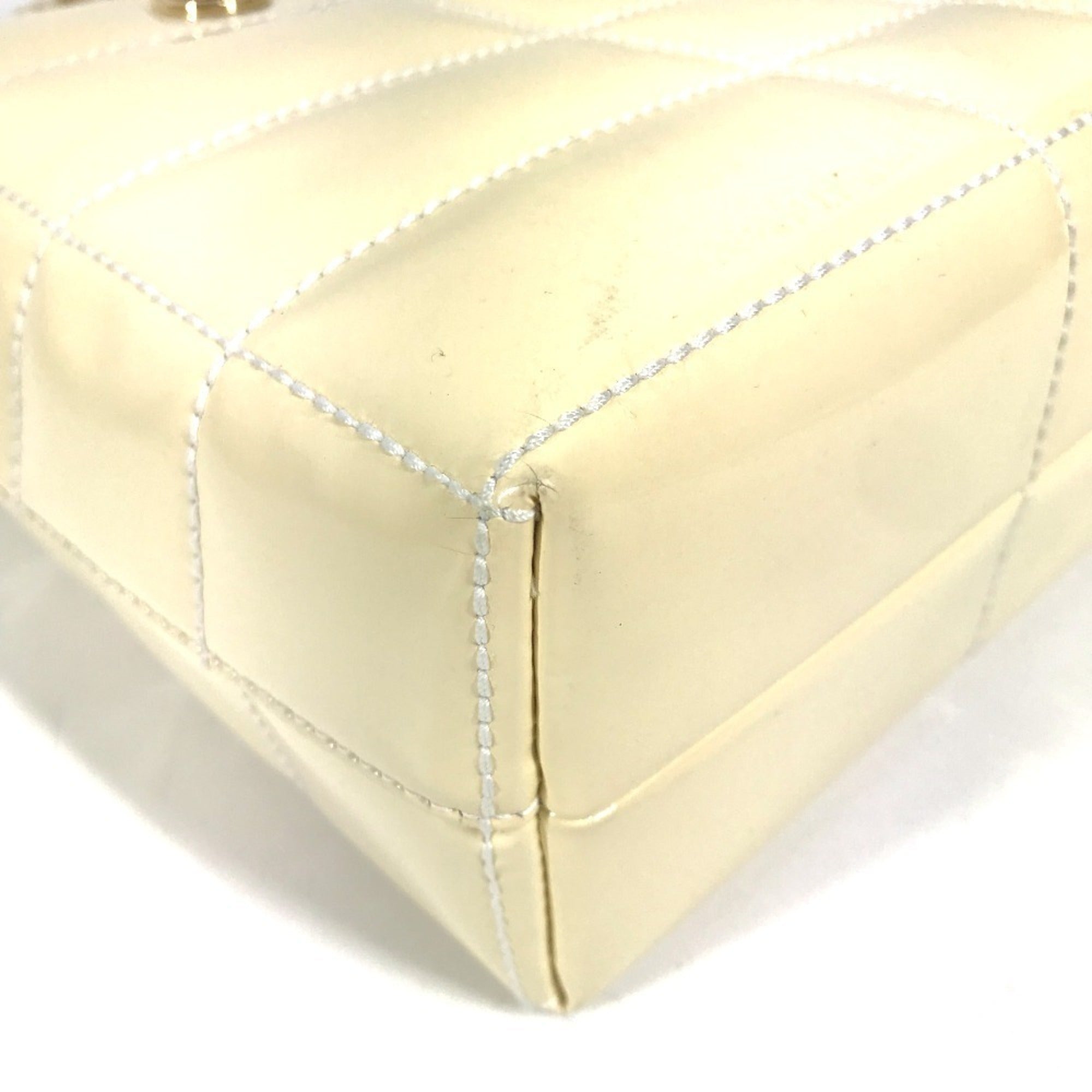 Chanel White Yellow Shoulder Bag (Pre-Owned)