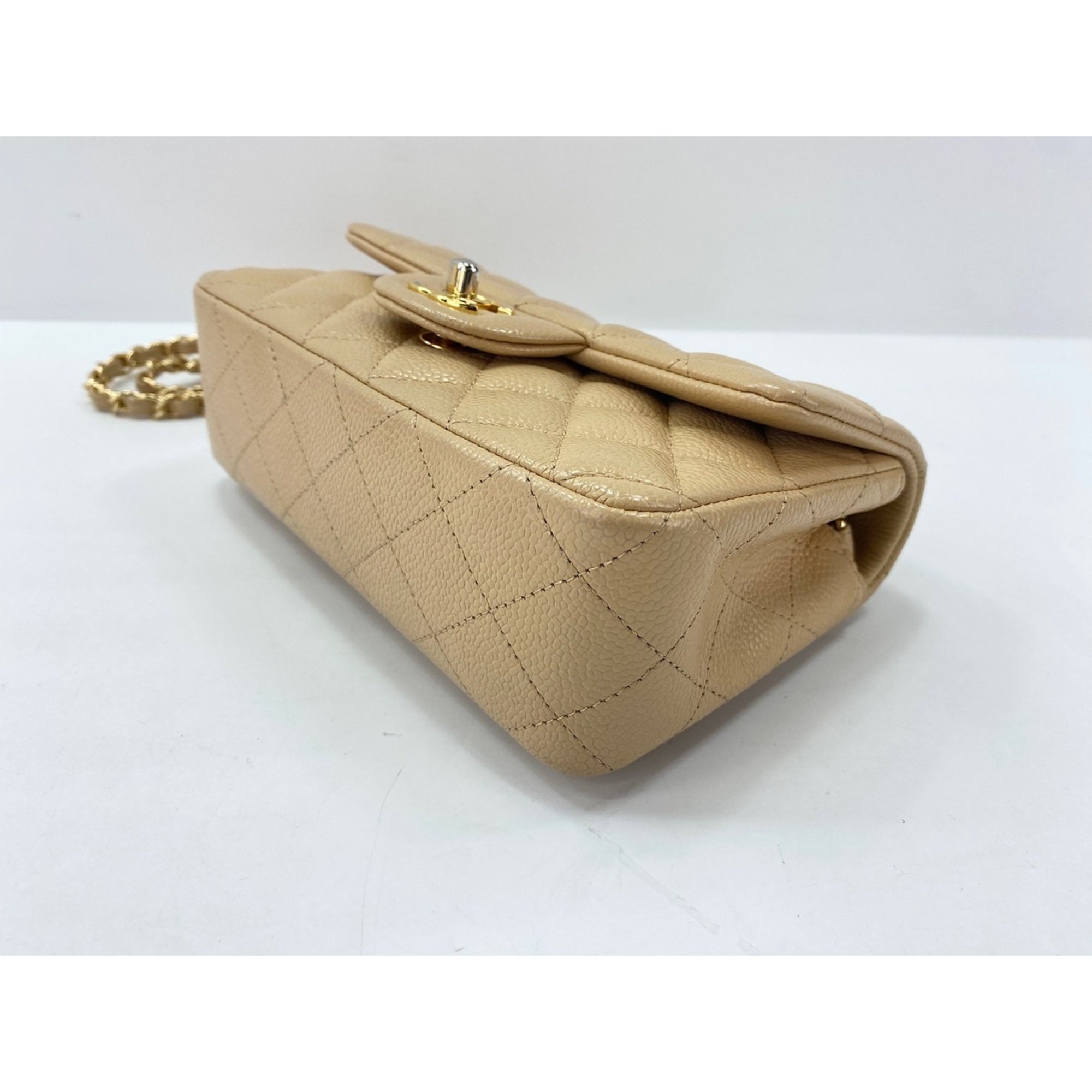 Chanel Beige Shoulder Bag (Pre-Owned)