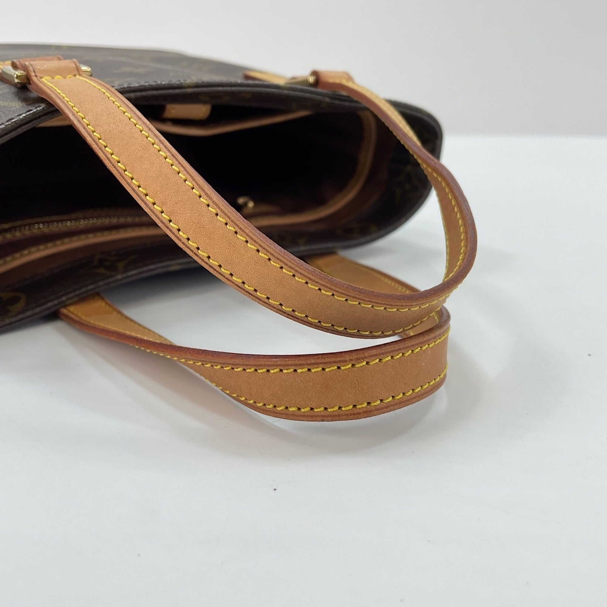Louis Vuitton Brown Handbag (Pre-Owned)