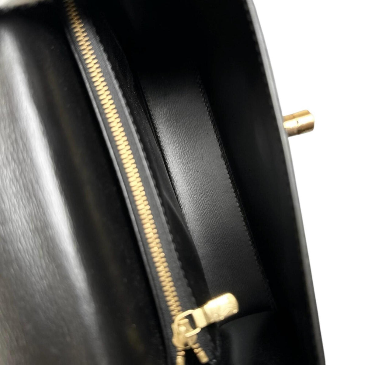 Louis Vuitton Black Epi Leather Handbag (Pre-Owned)