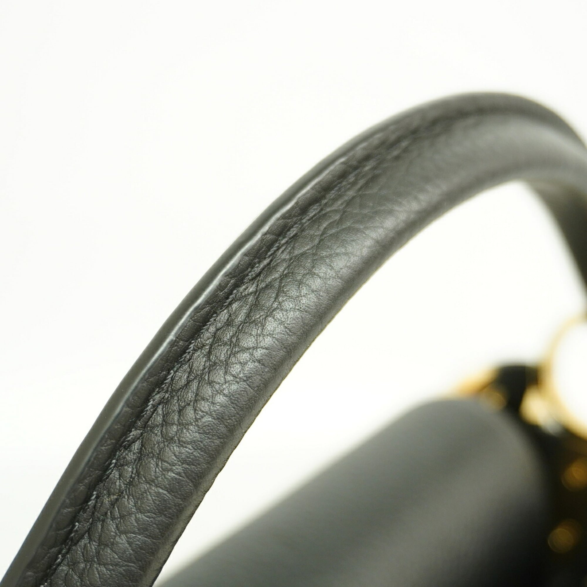 Louis Vuitton Noir Handbag (Pre-Owned)