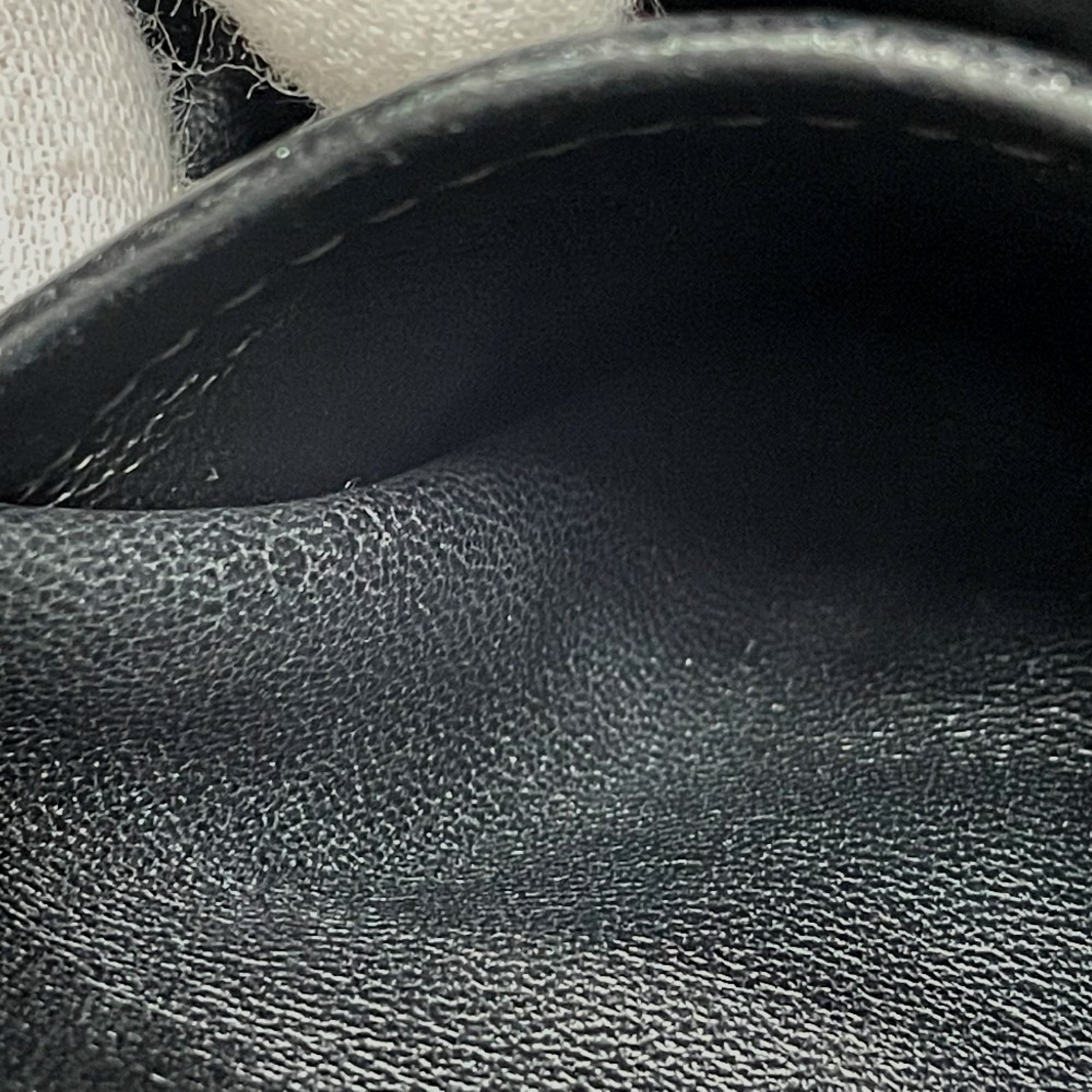 Louis Vuitton Black Leather Handbag (Pre-Owned)