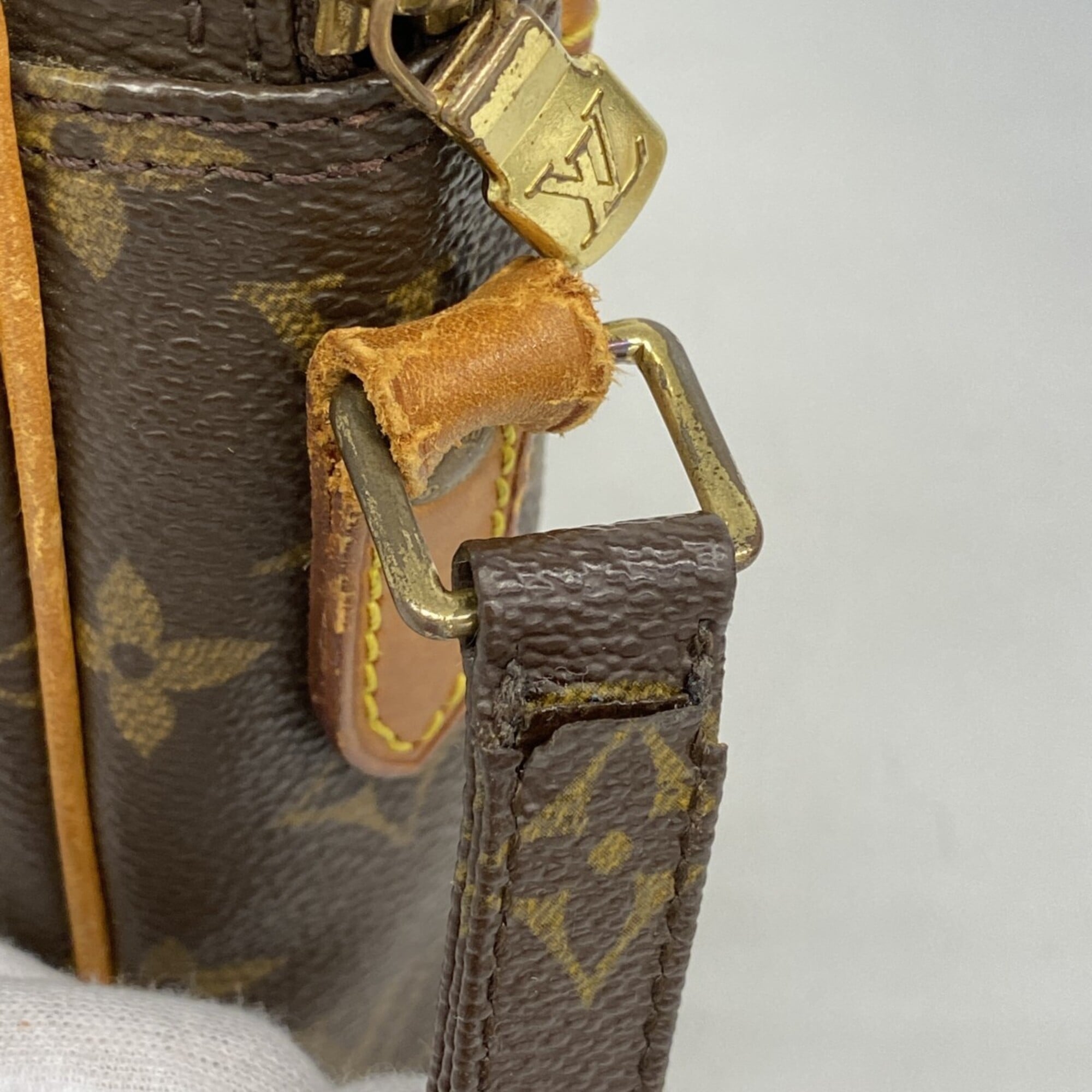 Louis Vuitton Brown Shoulder Bag (Pre-Owned)