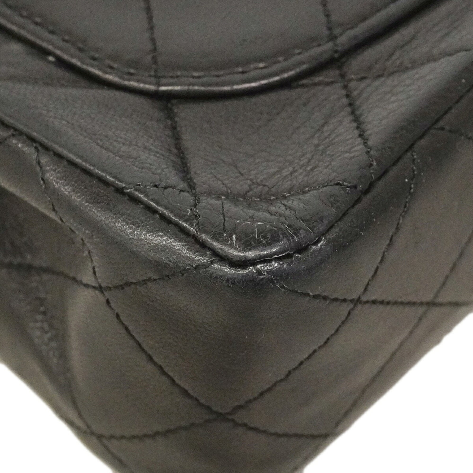 Chanel Black Leather Shoulder Bag (Pre-Owned)