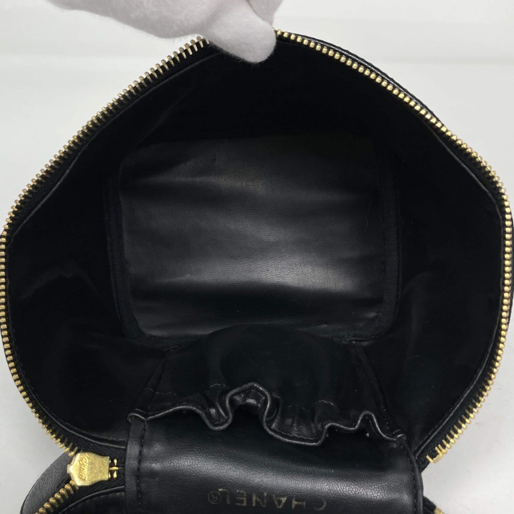 Chanel Black Grained Calfskin Pouch Vanity Bag (Pre-Owned)