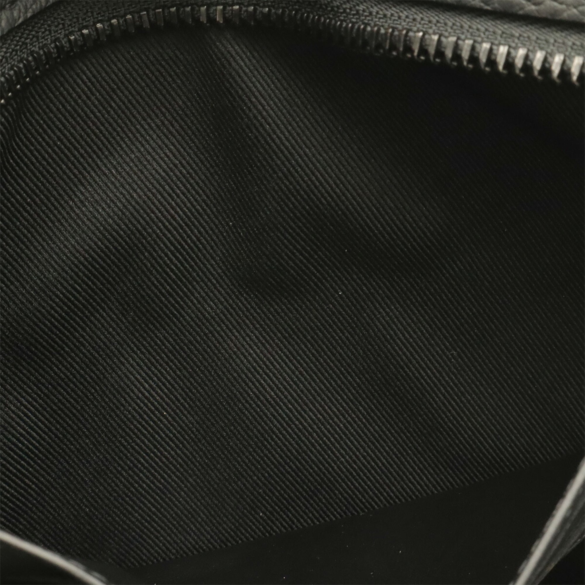 Louis Vuitton Noir Leather Clutch Bag Shoulder Bag (Pre-Owned)