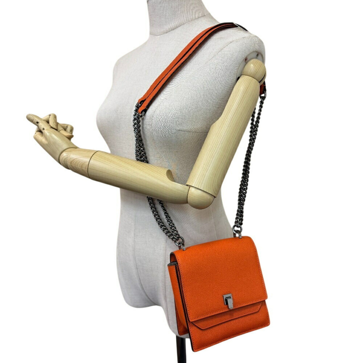 Valextra Orange Leather Shoulder Bag (Pre-Owned)