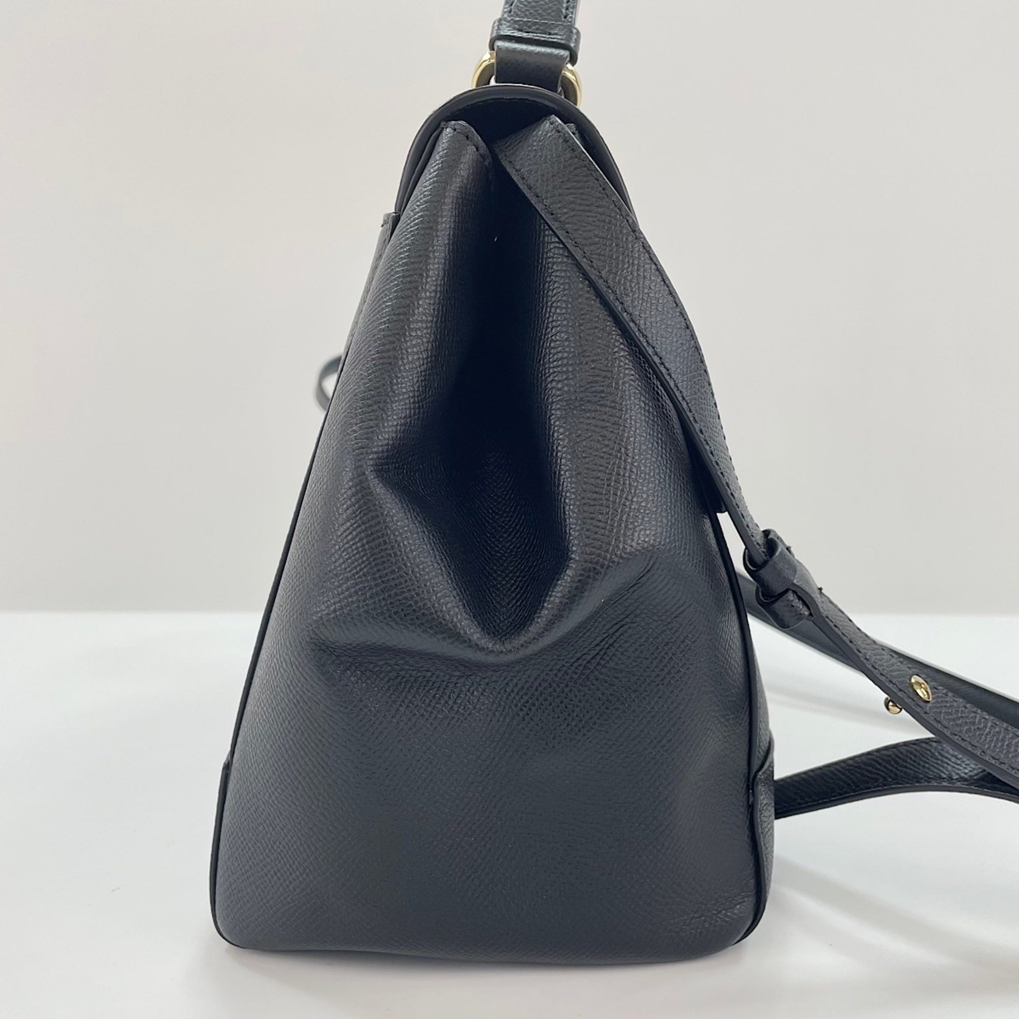 Salvatore Ferragamo Black Handbag (Pre-Owned)