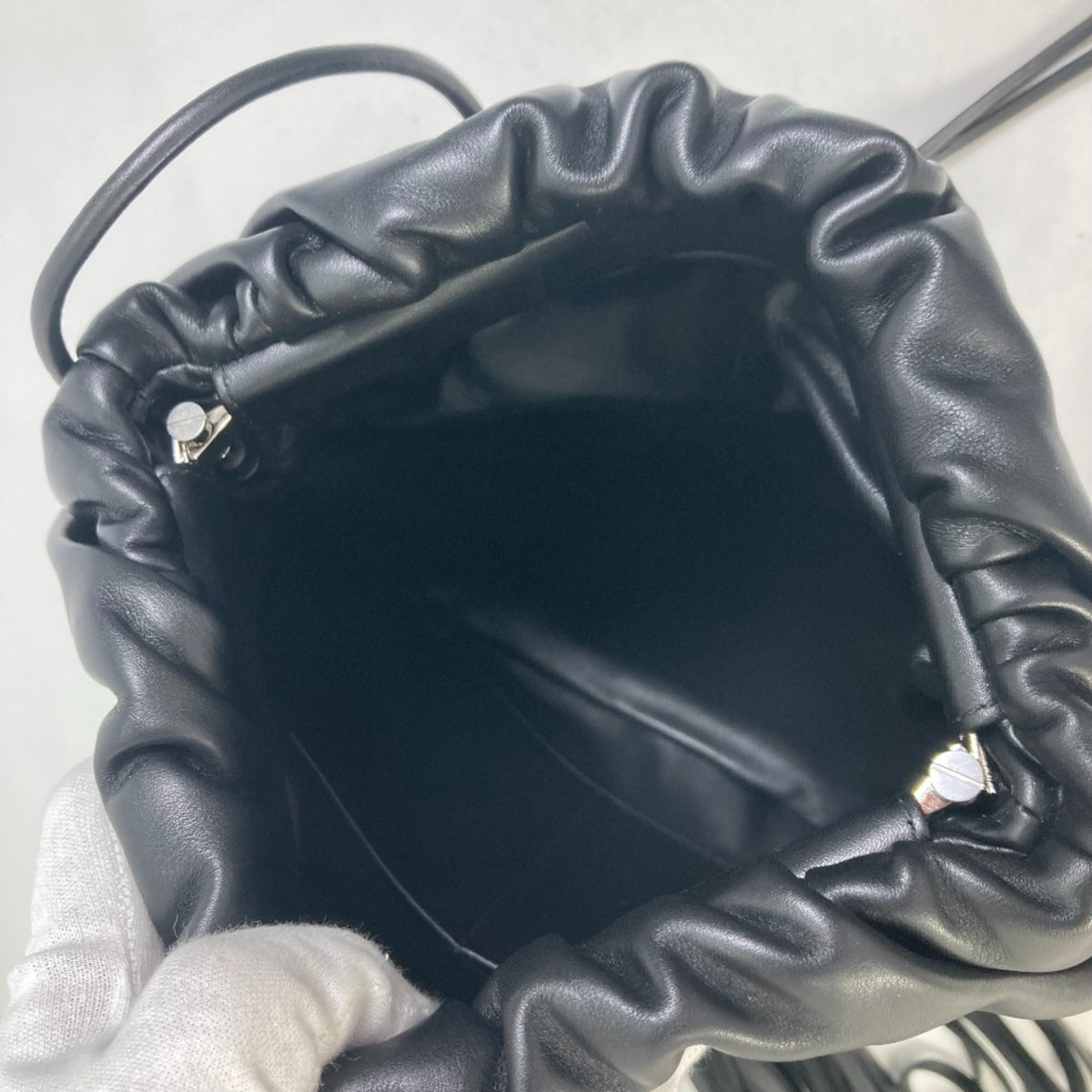 Bottega Veneta Black Leather Shoulder Bag (Pre-Owned)
