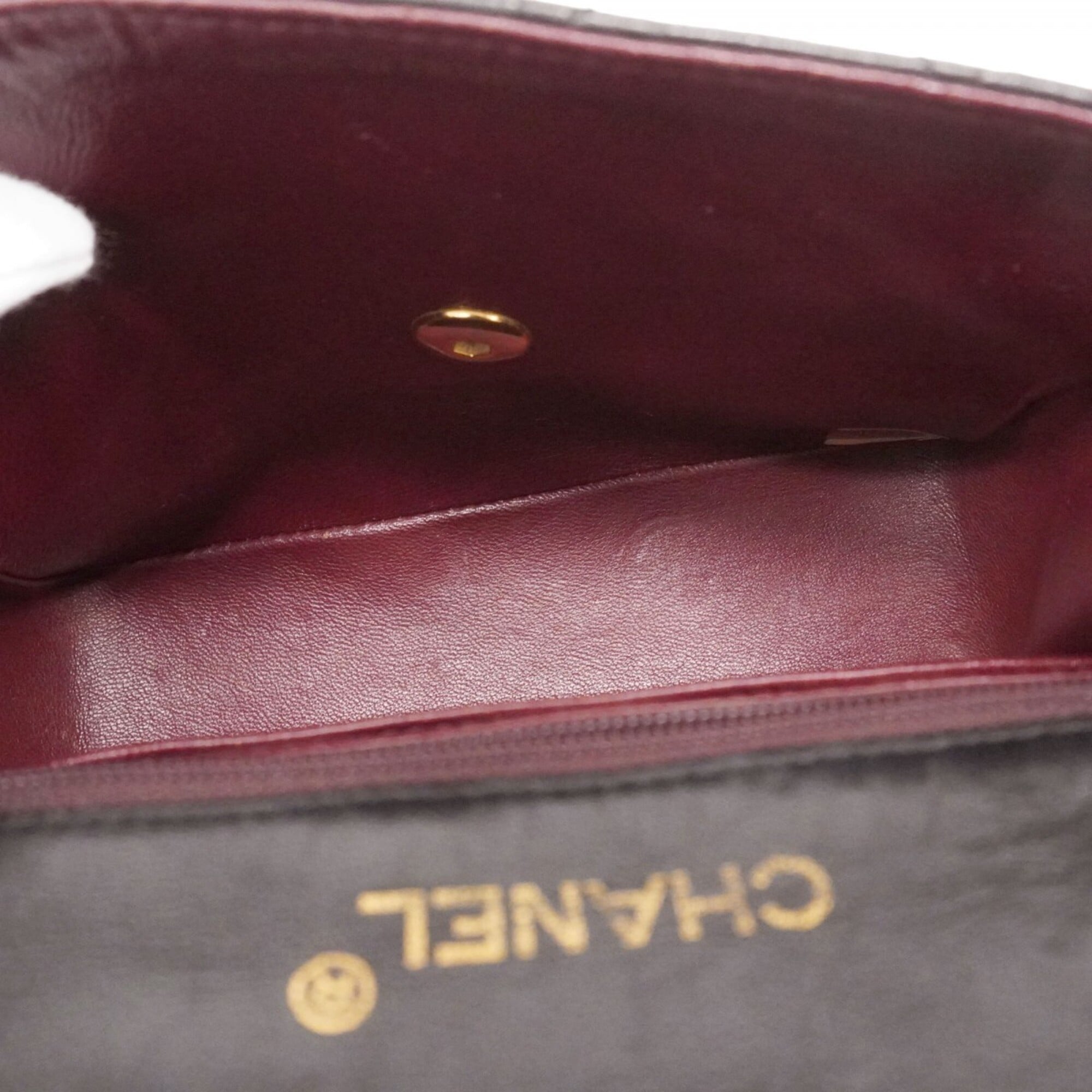 Chanel Black Leather Shoulder Bag (Pre-Owned)