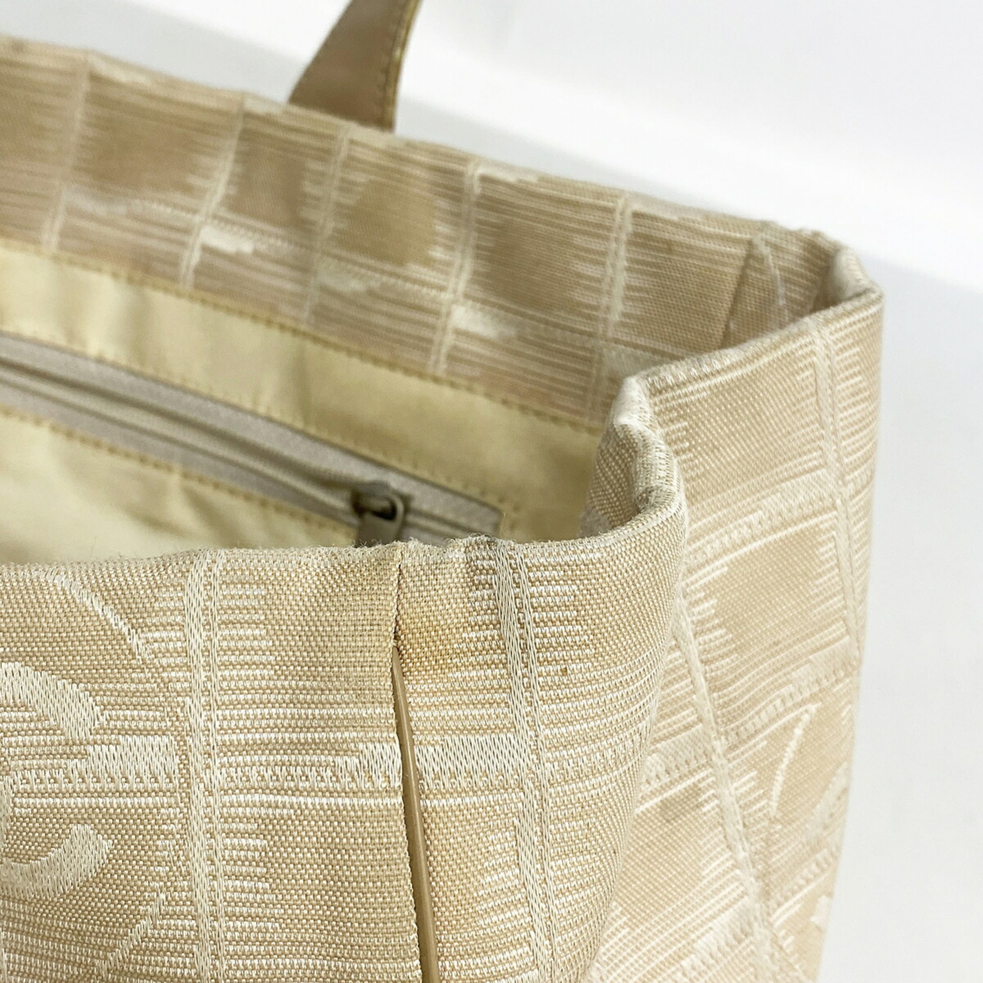 Chanel Beige Nylon Tote Bag (Pre-Owned)