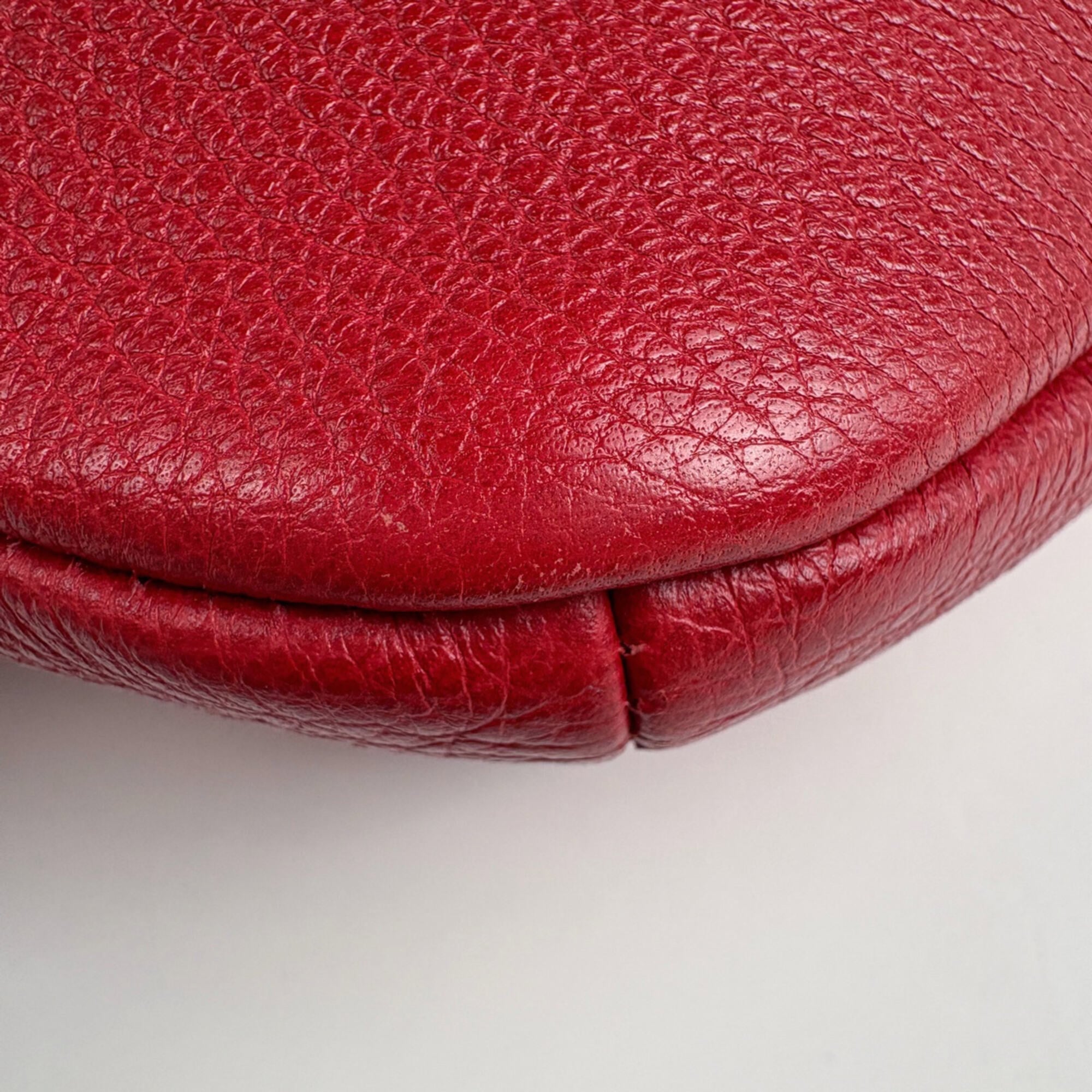 Gucci Red Color Leather Sling Bag (Pre-Owned)
