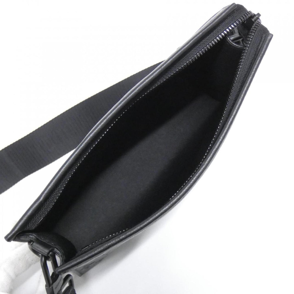Louis Vuitton Black Leather Pouch Shoulder Bag (Pre-Owned)