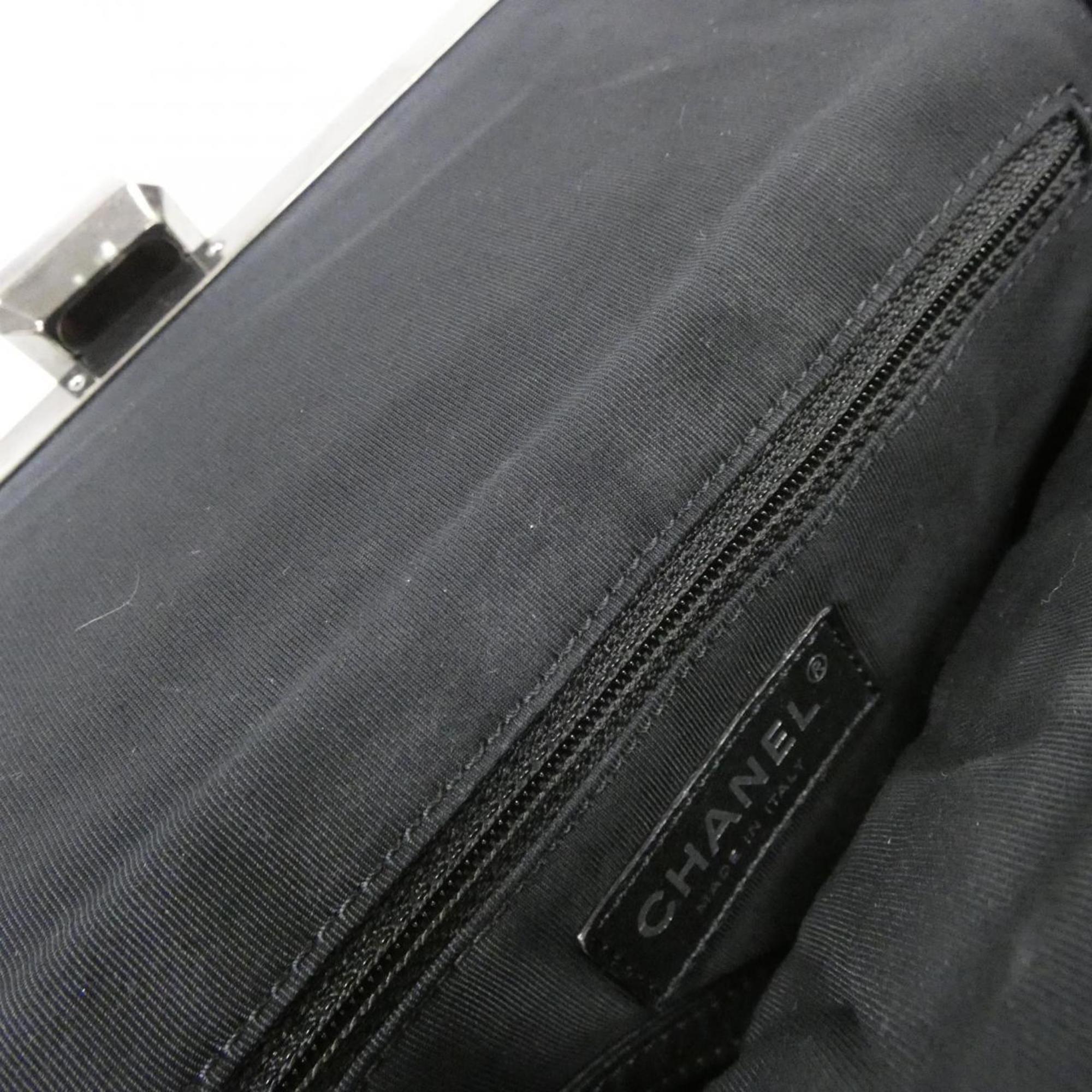 Chanel Gray Leather Handbag (Pre-Owned)