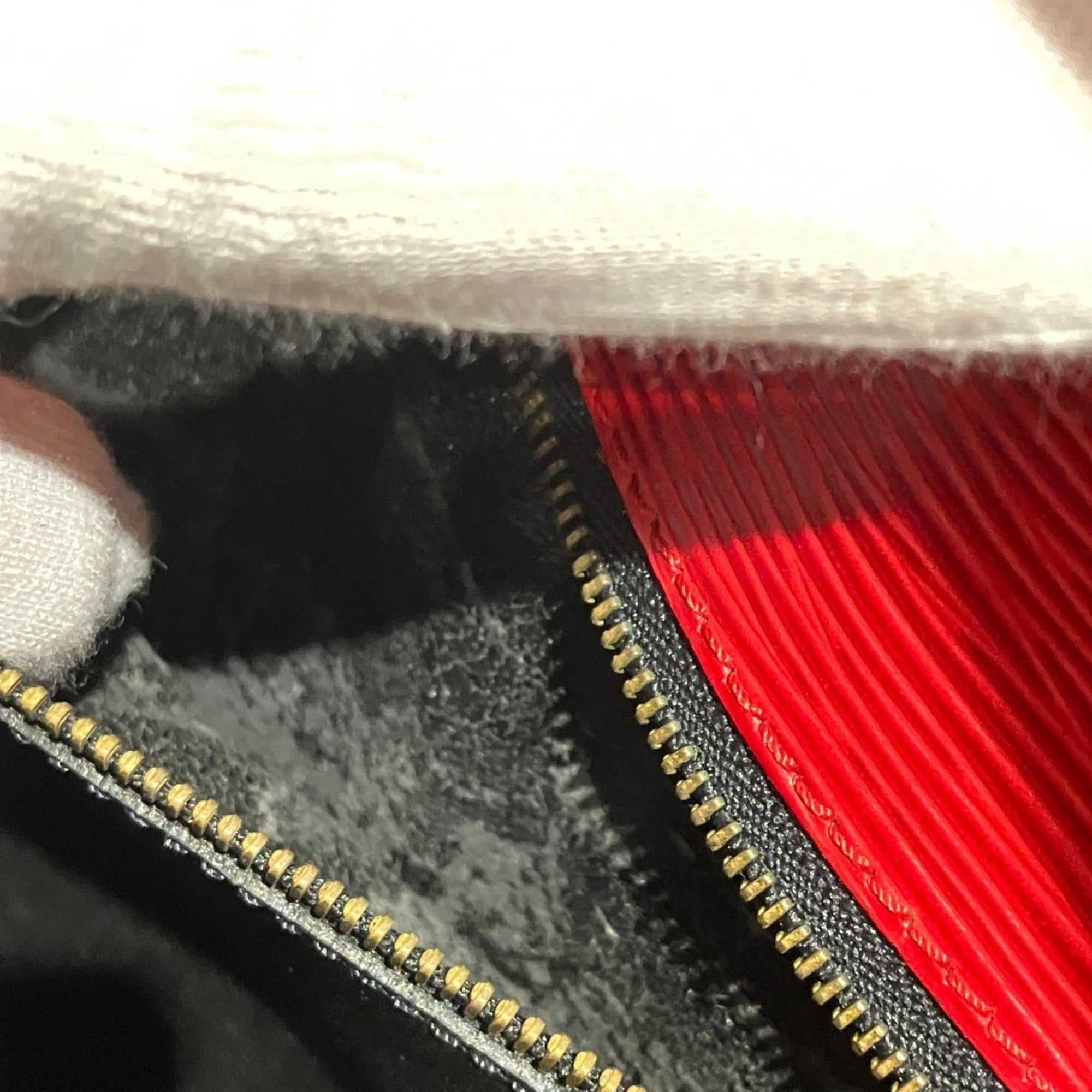 Louis Vuitton Castilian Red Epi Leather Shoulder Bag (Pre-Owned)