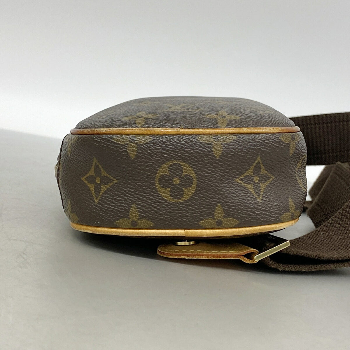 Louis Vuitton Brown Sling Bag (Pre-Owned)