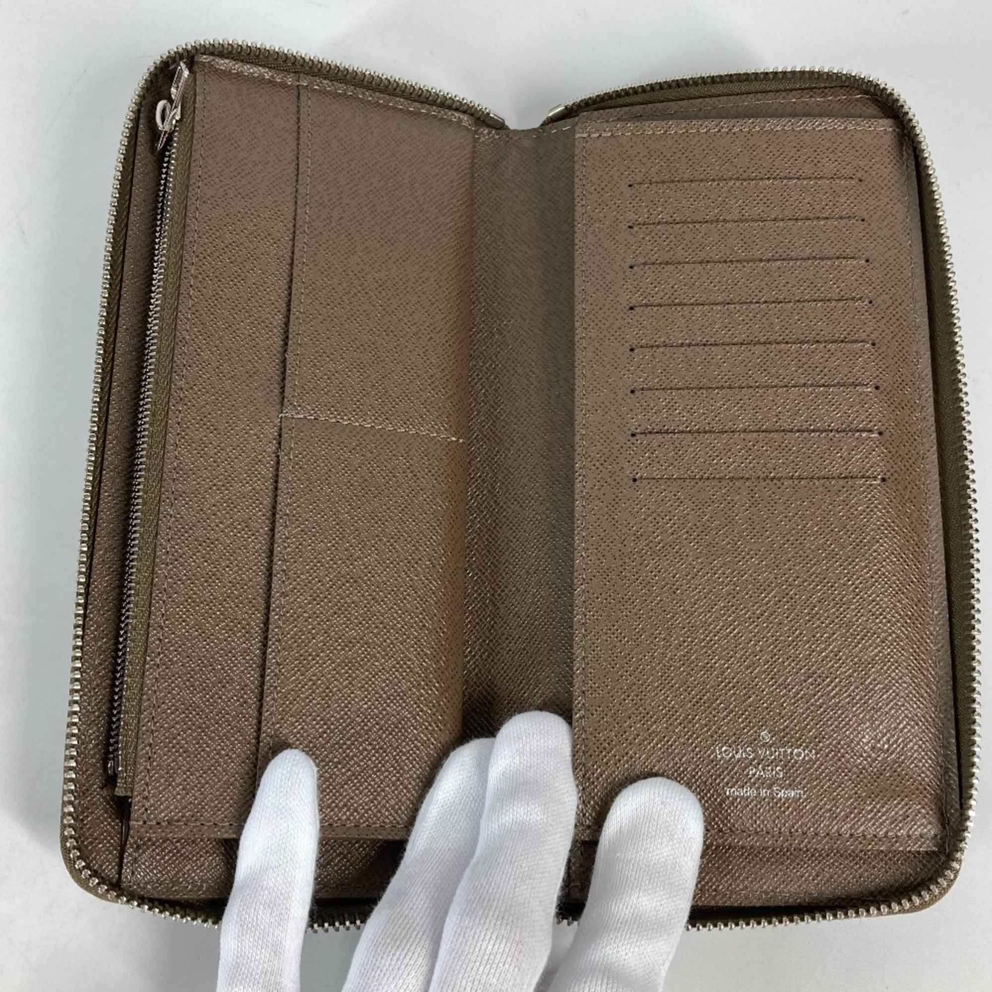 Louis Vuitton Epi Brown Taupe Epi Leather Long Wallet (Bi-Fold) (Pre-Owned)