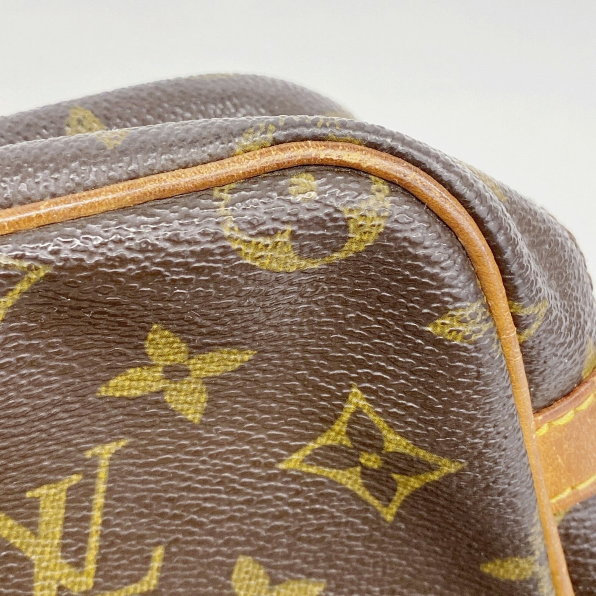Louis Vuitton Brown Clutch Bag (Pre-Owned)
