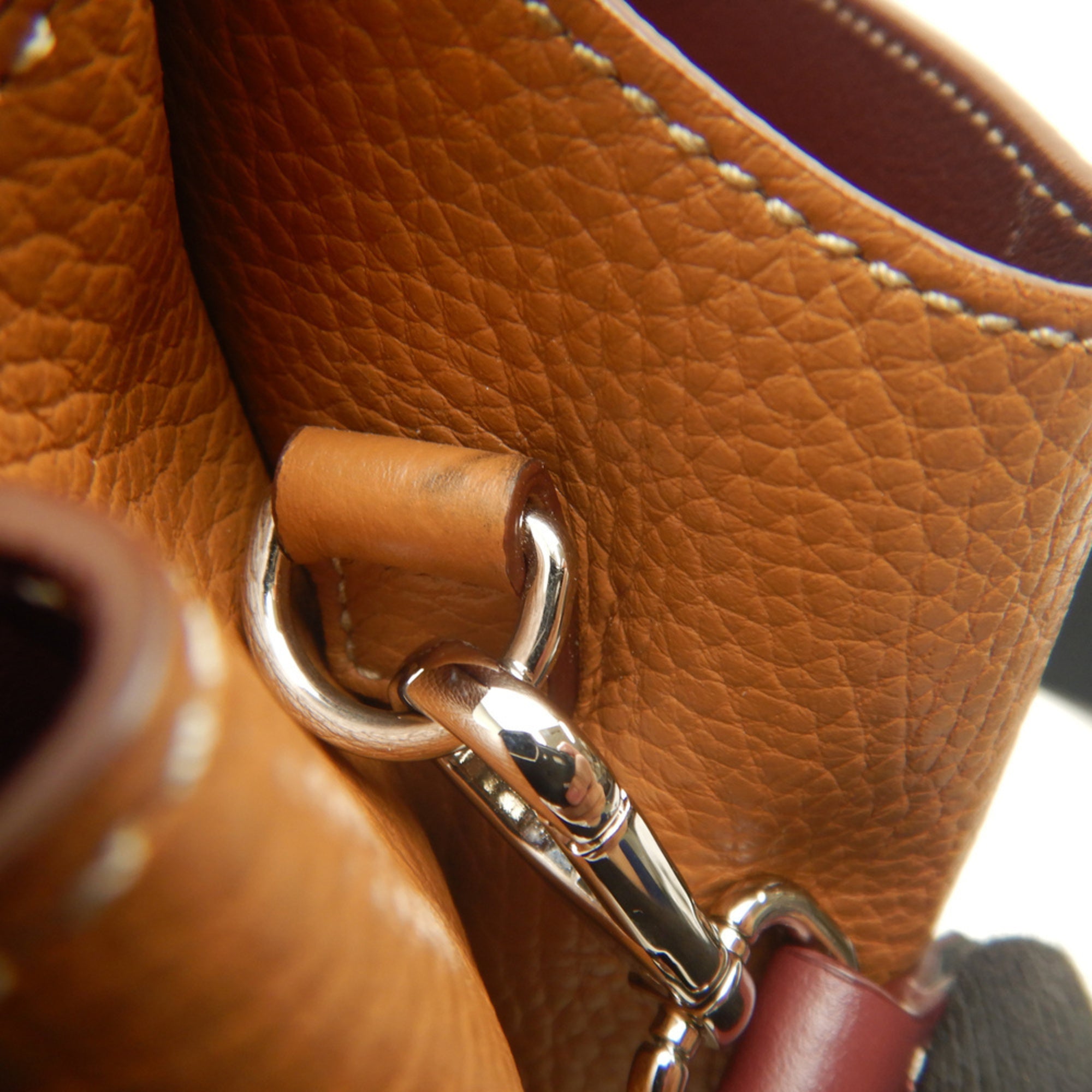 Tod's Brown Leather Handbag (Pre-Owned)