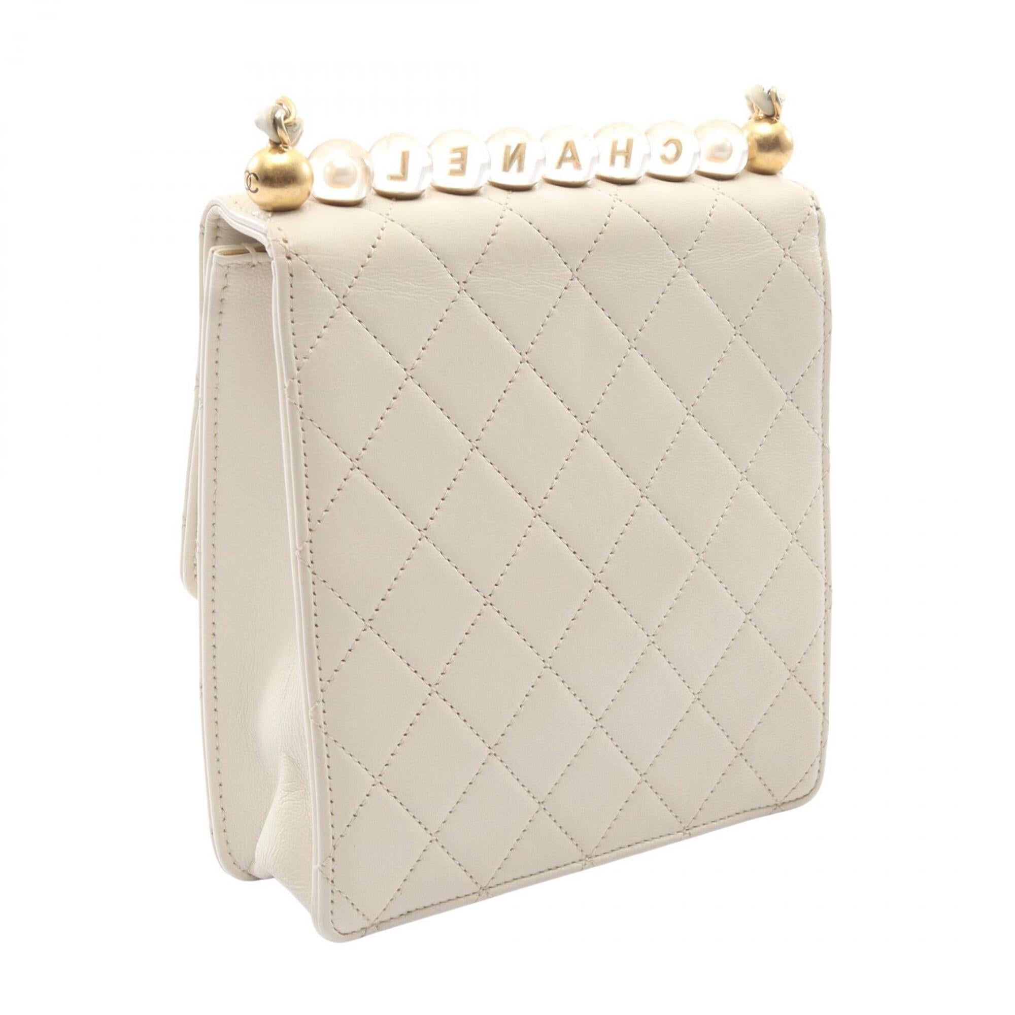 Chanel White Leather Handbag Shoulder Bag (Pre-Owned)