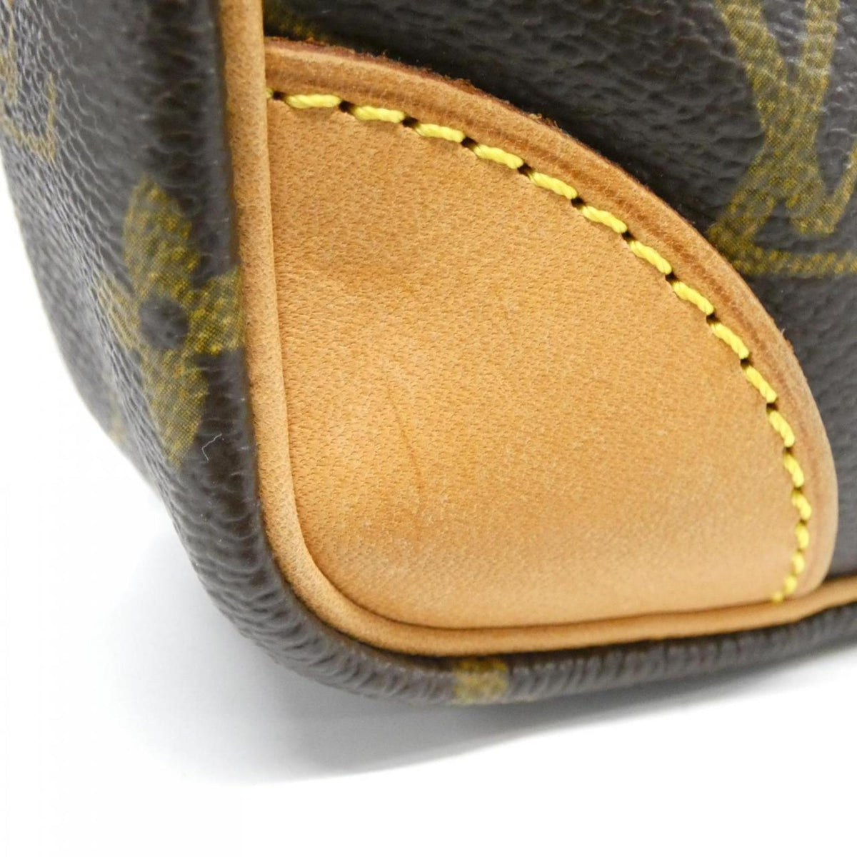 Louis Vuitton Marron Coated Canvas Shoulder Bag (Pre-Owned)