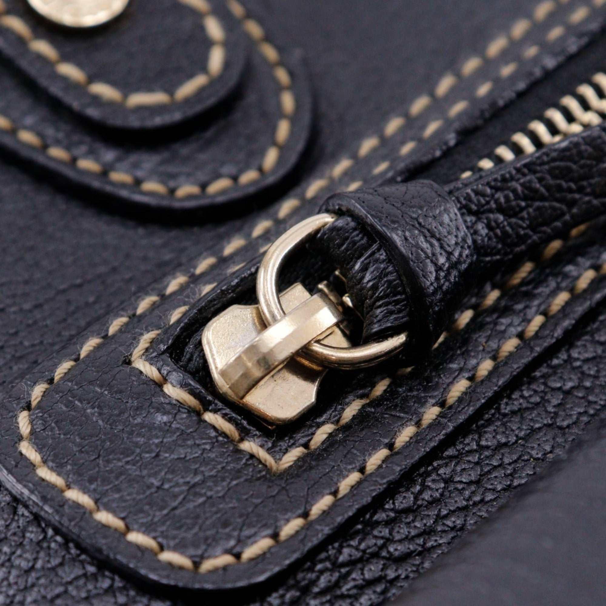 Bvlgari Black Leather Handbag (Pre-Owned)