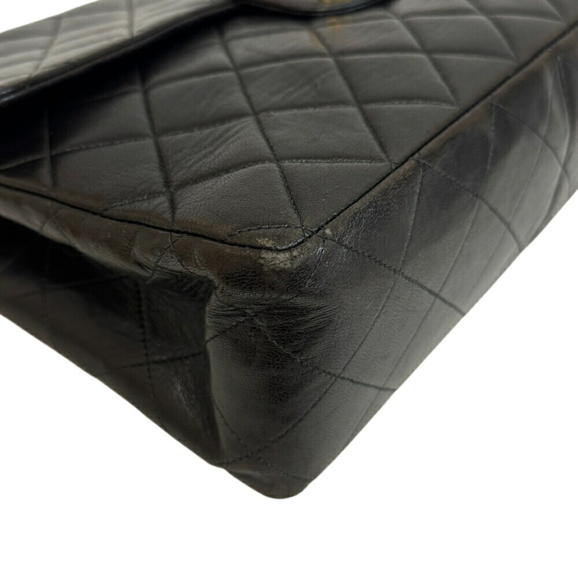 Chanel Black Leather Shoulder Bag (Pre-Owned)