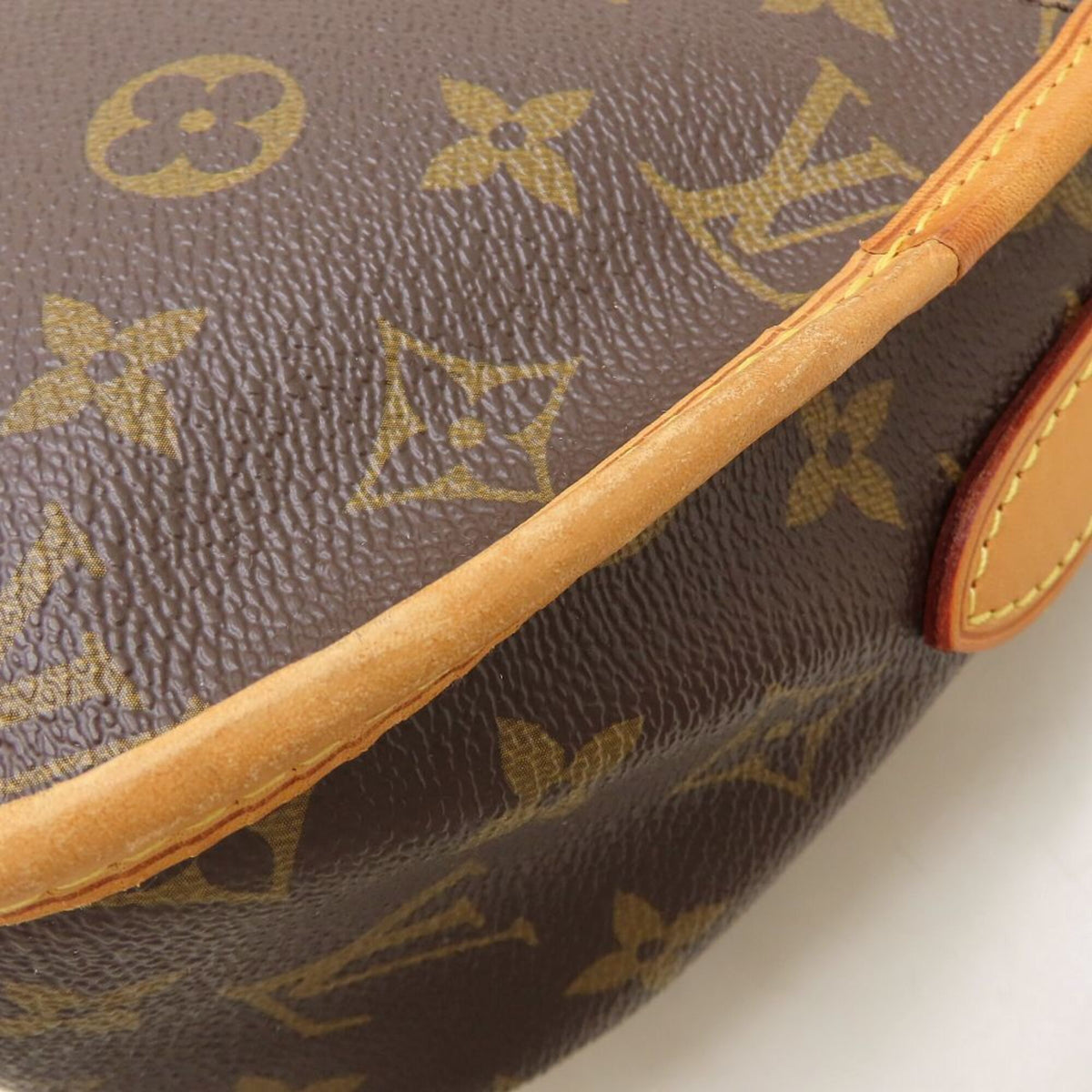 Louis Vuitton Brown Monogram Monogram Shoulder Bag (Pre-Owned)