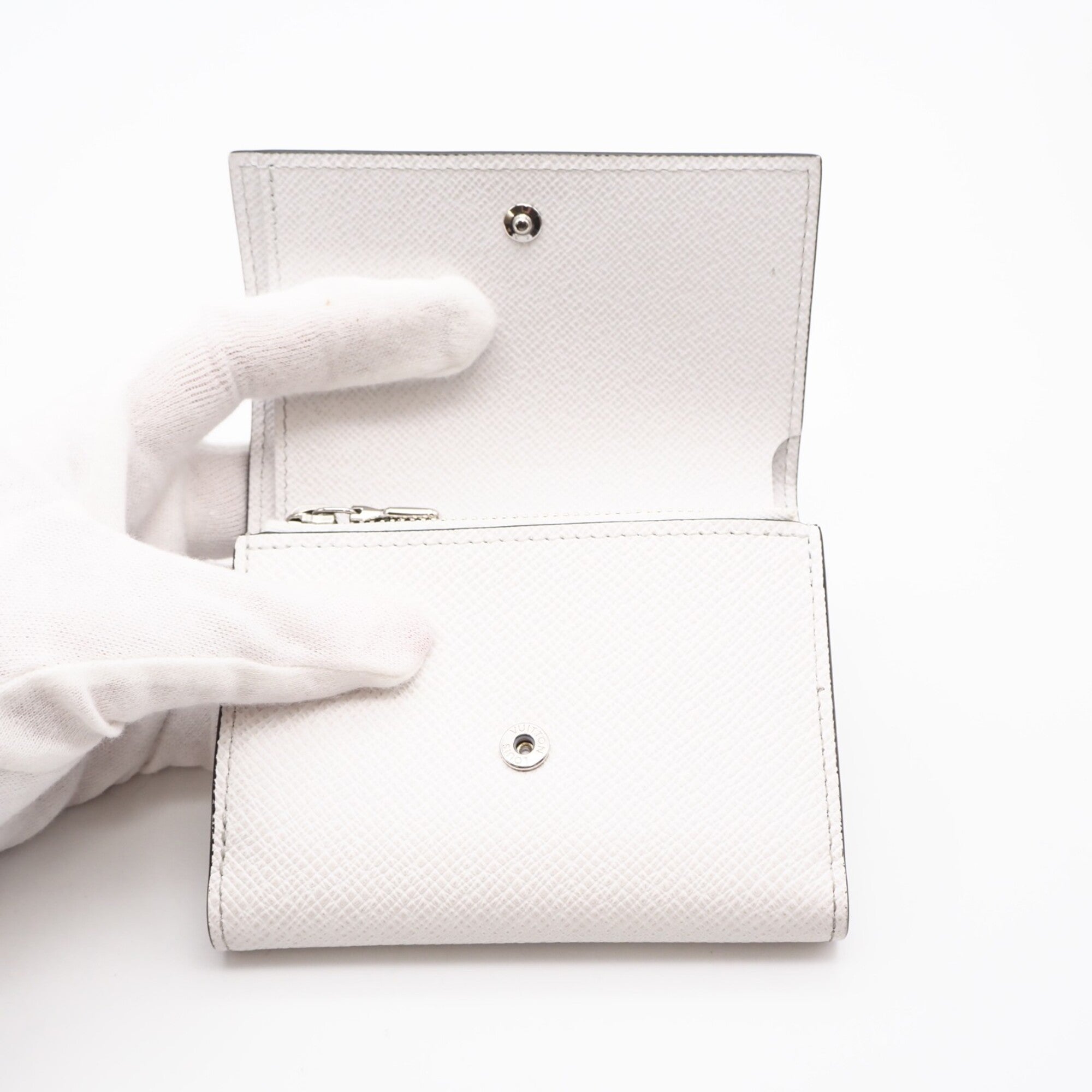 Louis Vuitton Taigarama Gray White Coated Canvas Leather Wallet (Tri-Fold) (Pre-Owned)
