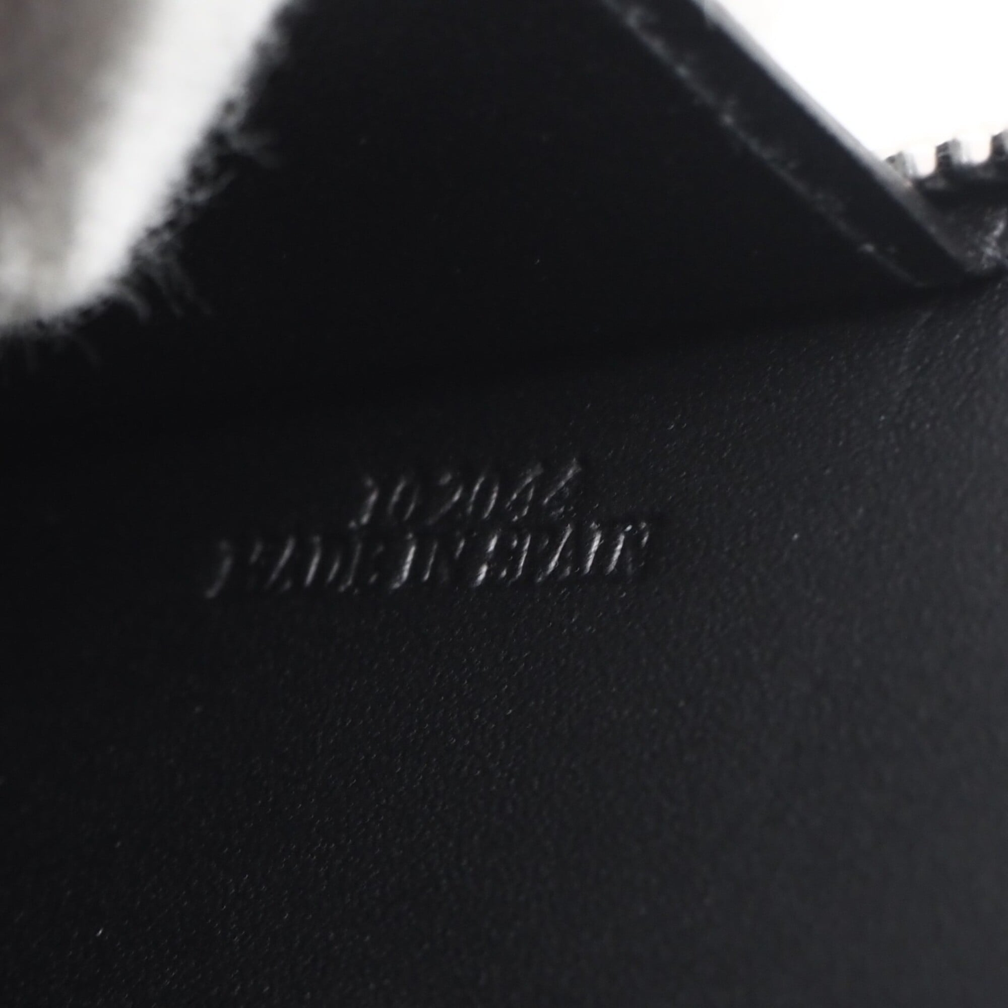Loewe Black Leather Shoulder Bag (Pre-Owned)
