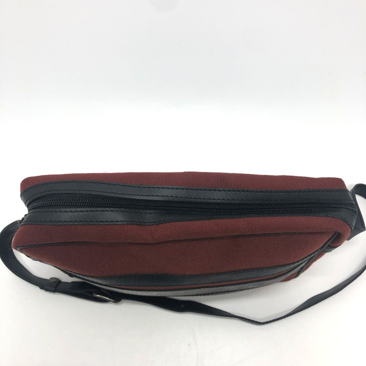 Yves Saint Laurent Red Other Shoulder Bag (Pre-Owned)