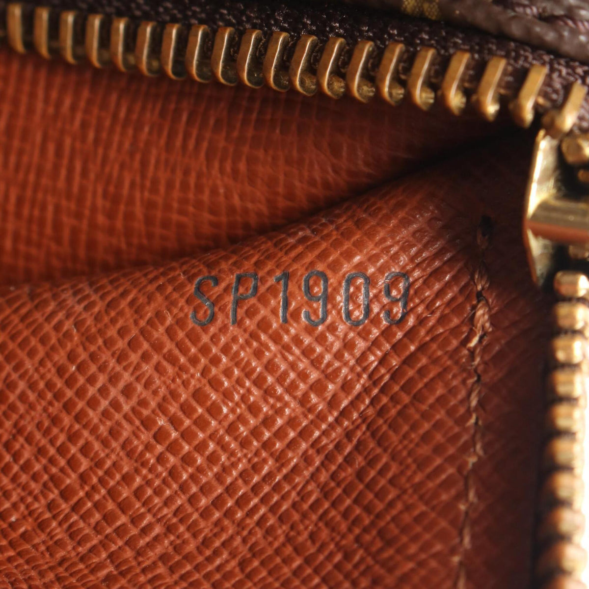 Louis Vuitton Brown Pvc Leather Handbag Pouch (Pre-Owned)