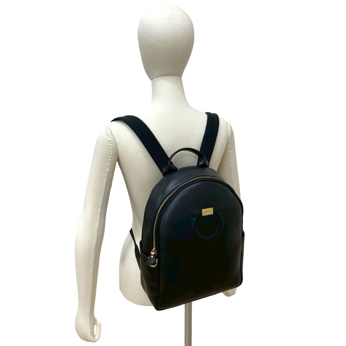 Salvatore Ferragamo Black Leather Backpack (Pre-Owned)