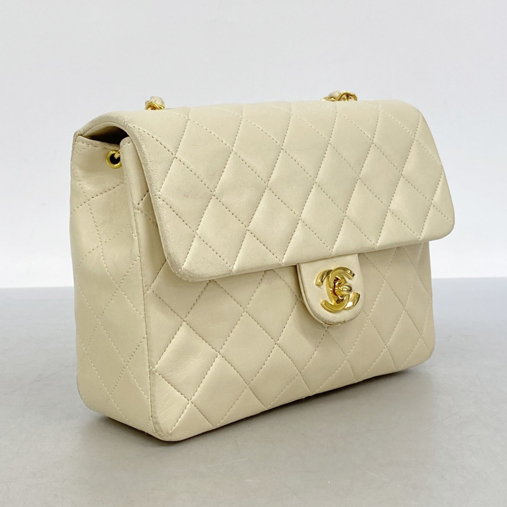Chanel Beige Leather Shoulder Bag (Pre-Owned)