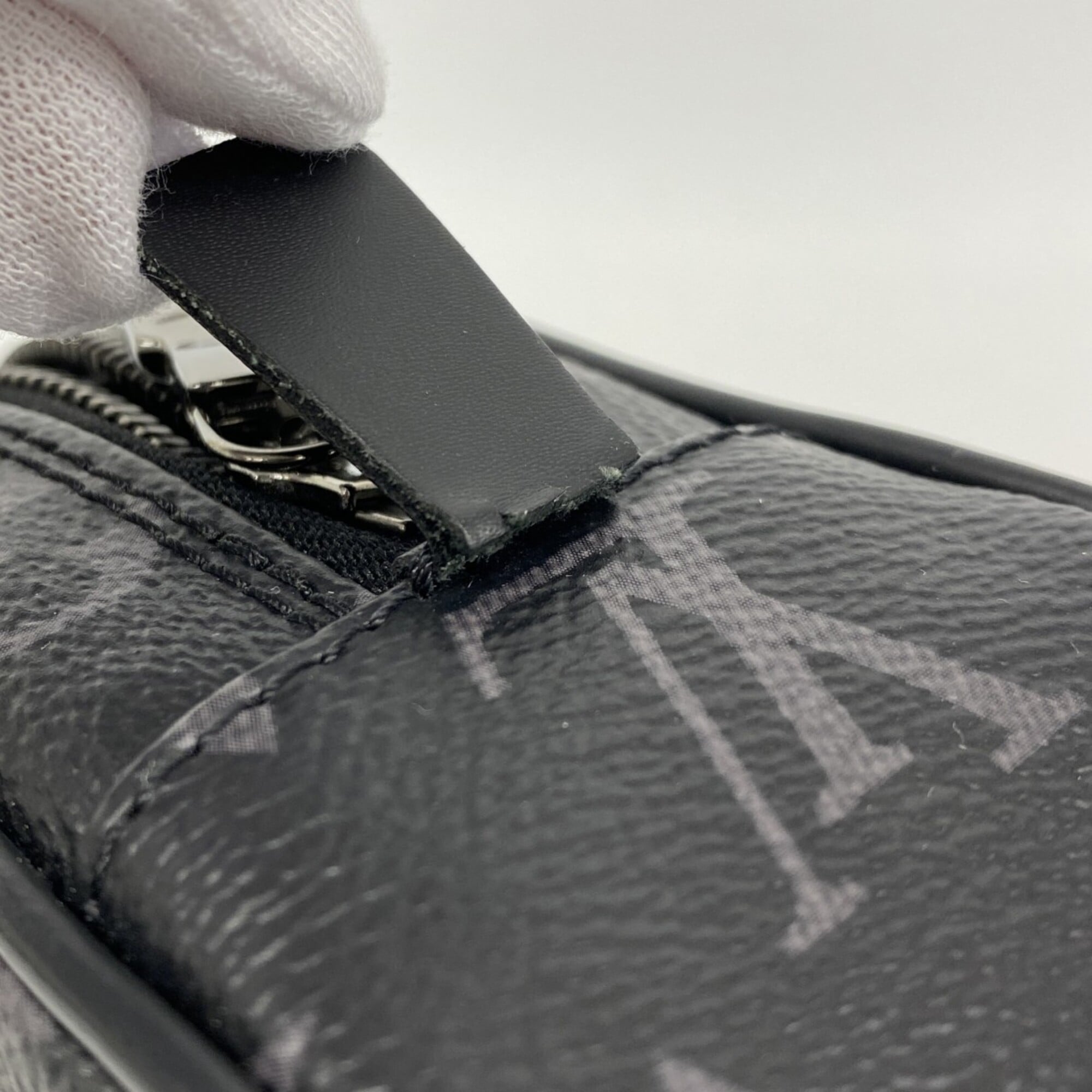 Louis Vuitton Black Gray Pouch (Pre-Owned)