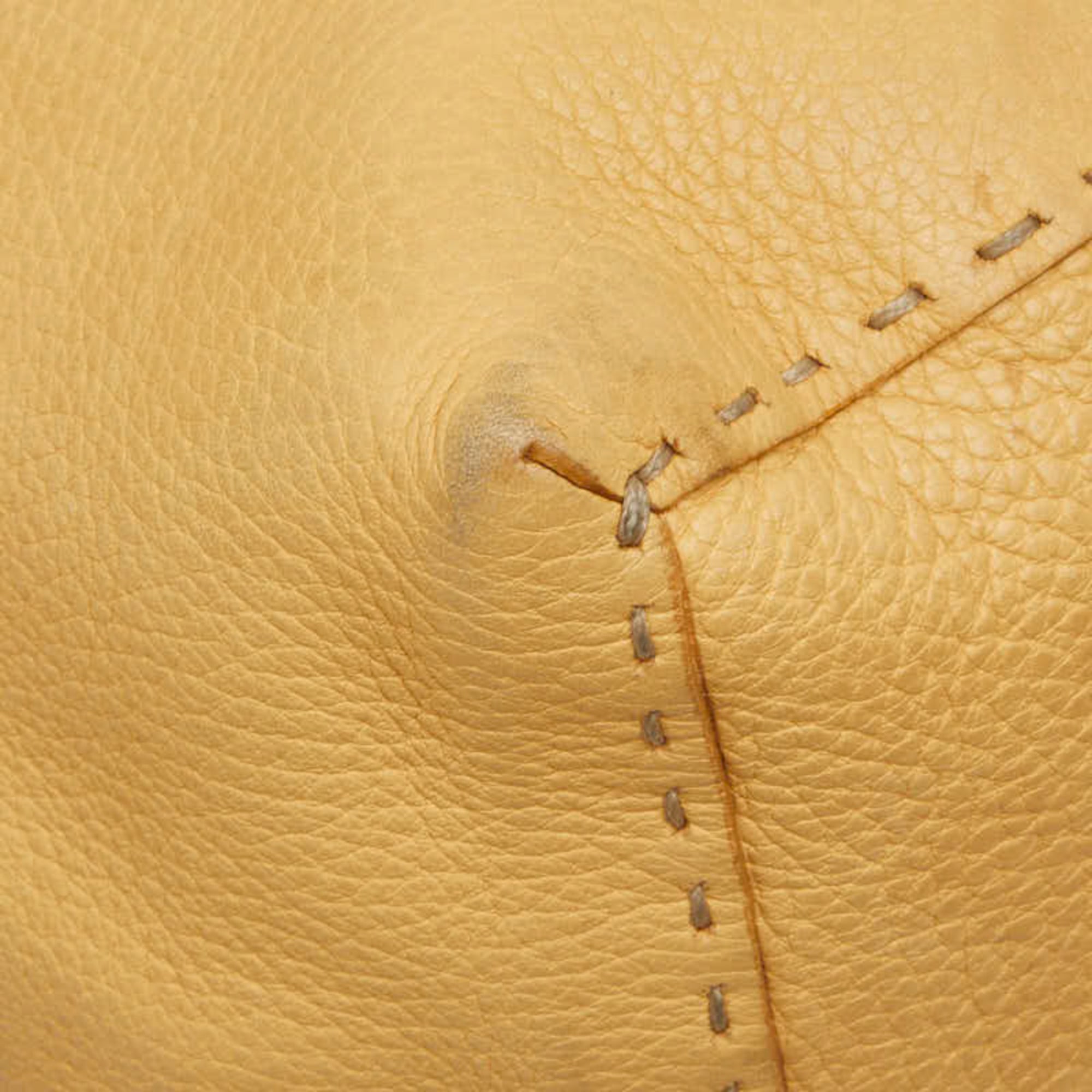 Fendi Beige Leather Handbag Tote Bag (Pre-Owned)