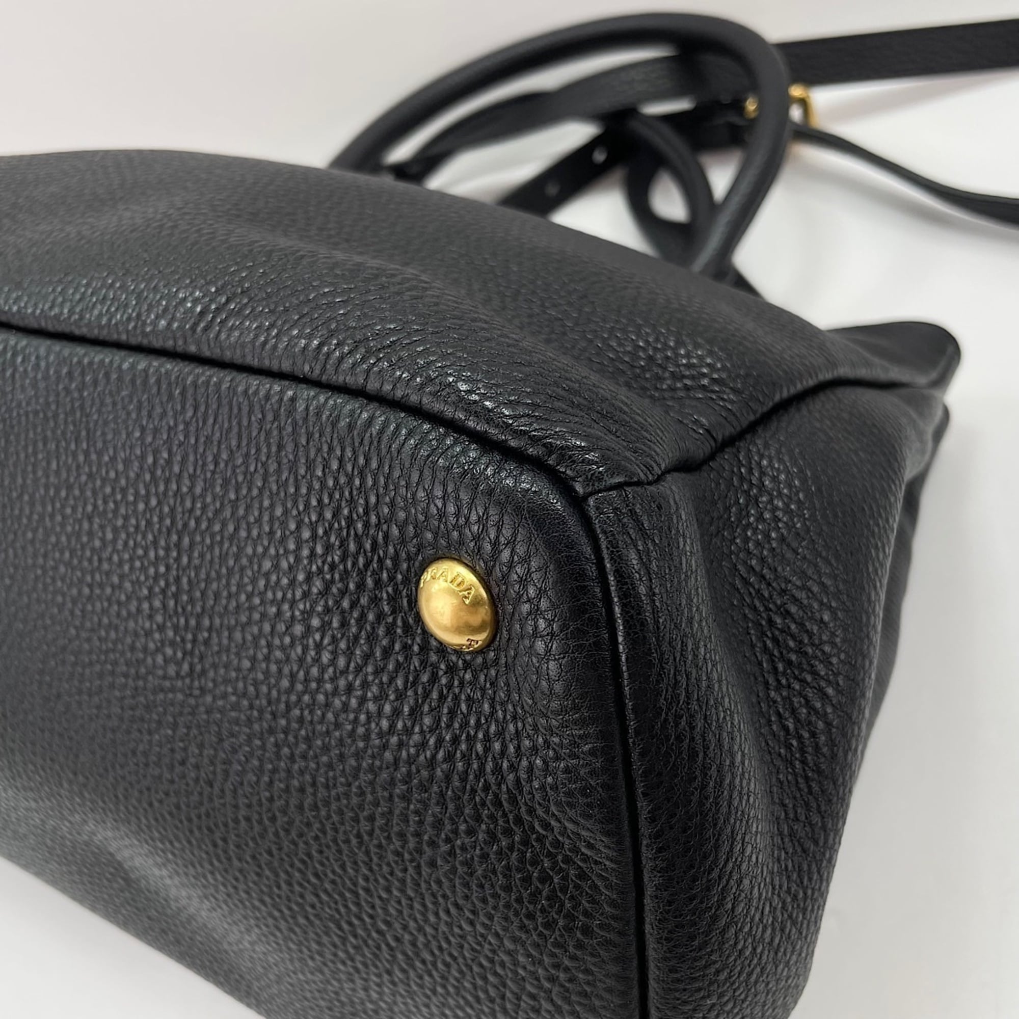 Prada Black Leather Handbag (Pre-Owned)