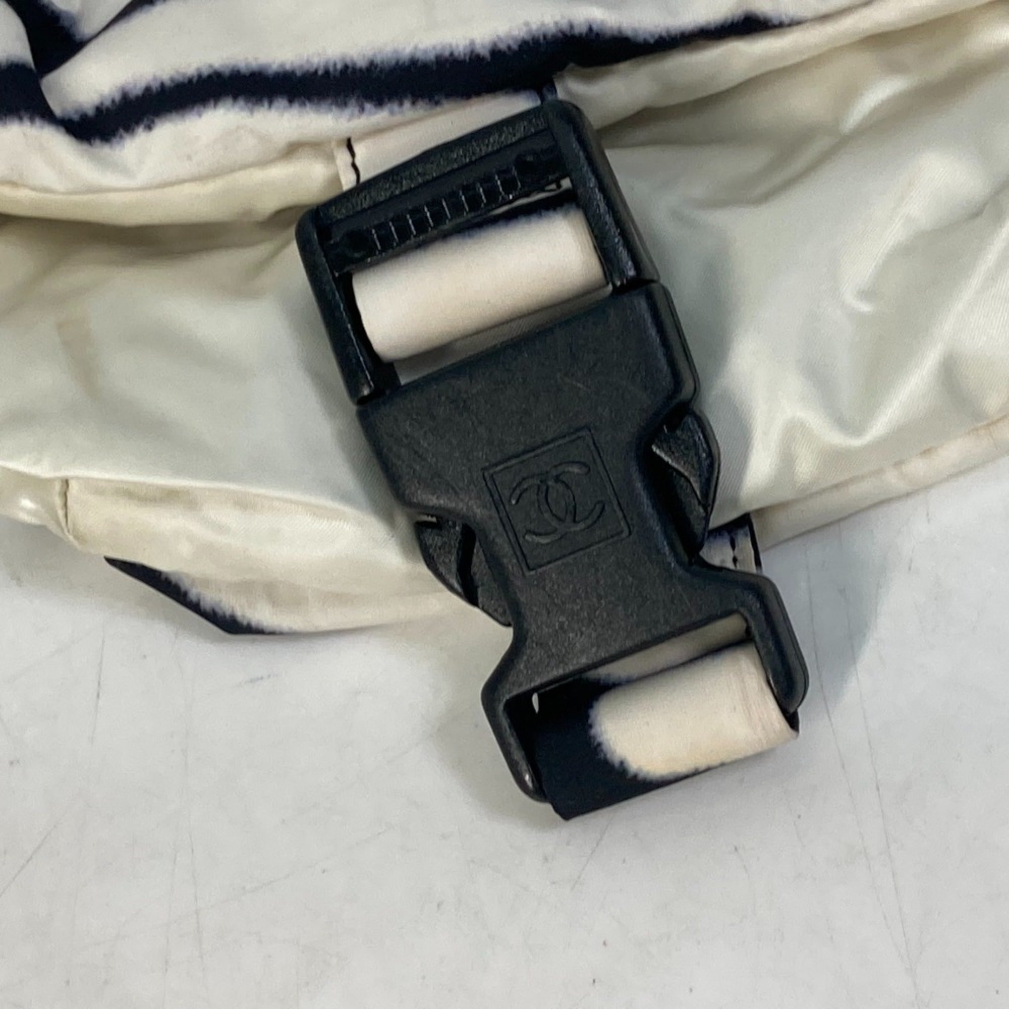 Chanel Sport Black White Nylon Messenger Bag Shoulder Bag (Pre-Owned)
