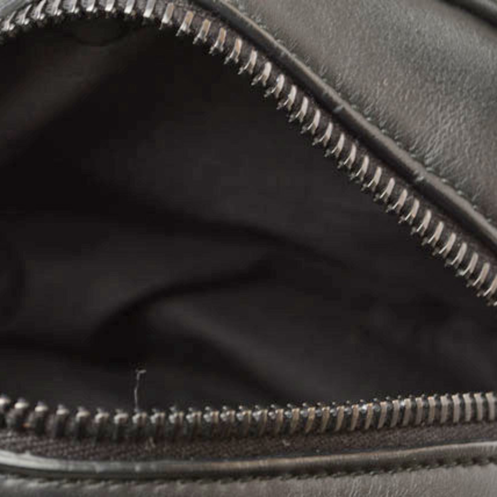 Bottega Veneta Black Leather Pouch Shoulder Bag (Pre-Owned)