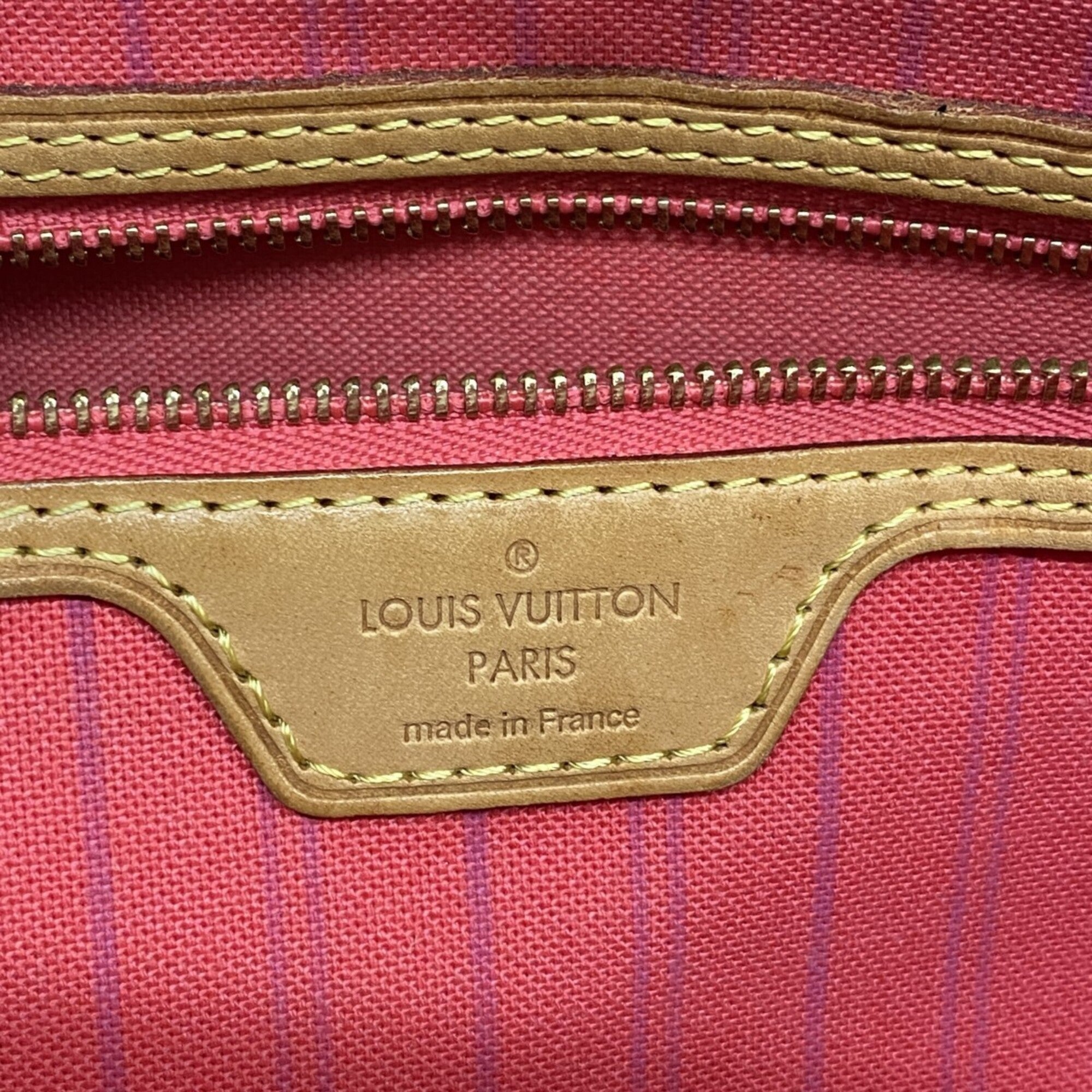 Louis Vuitton Rose Ballerine White Shoulder Bag (Pre-Owned)