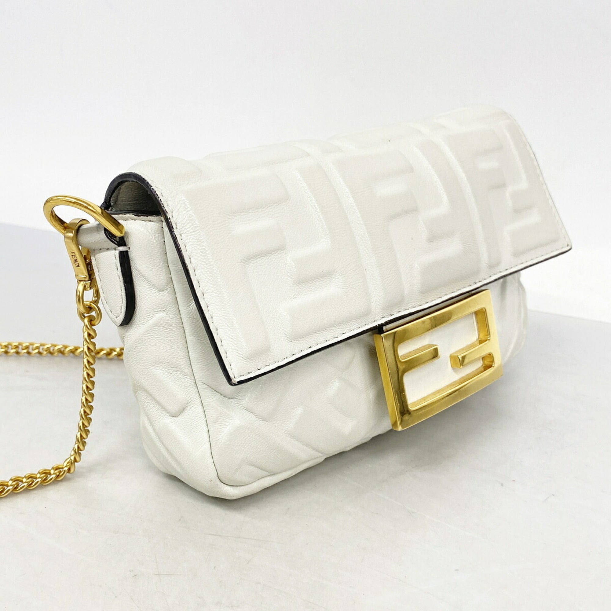 Fendi White Leather Shoulder Bag (Pre-Owned)