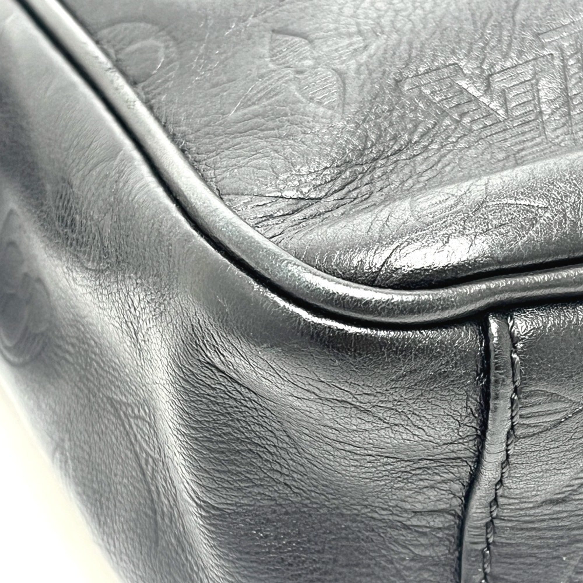 Louis Vuitton Black Leather Handbag Pochette Shoulder Bag (Pre-Owned)