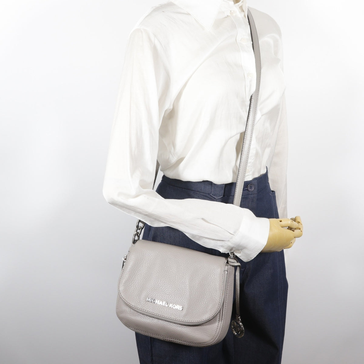 Michael Kors Gray Leather Shoulder Bag (Pre-Owned)