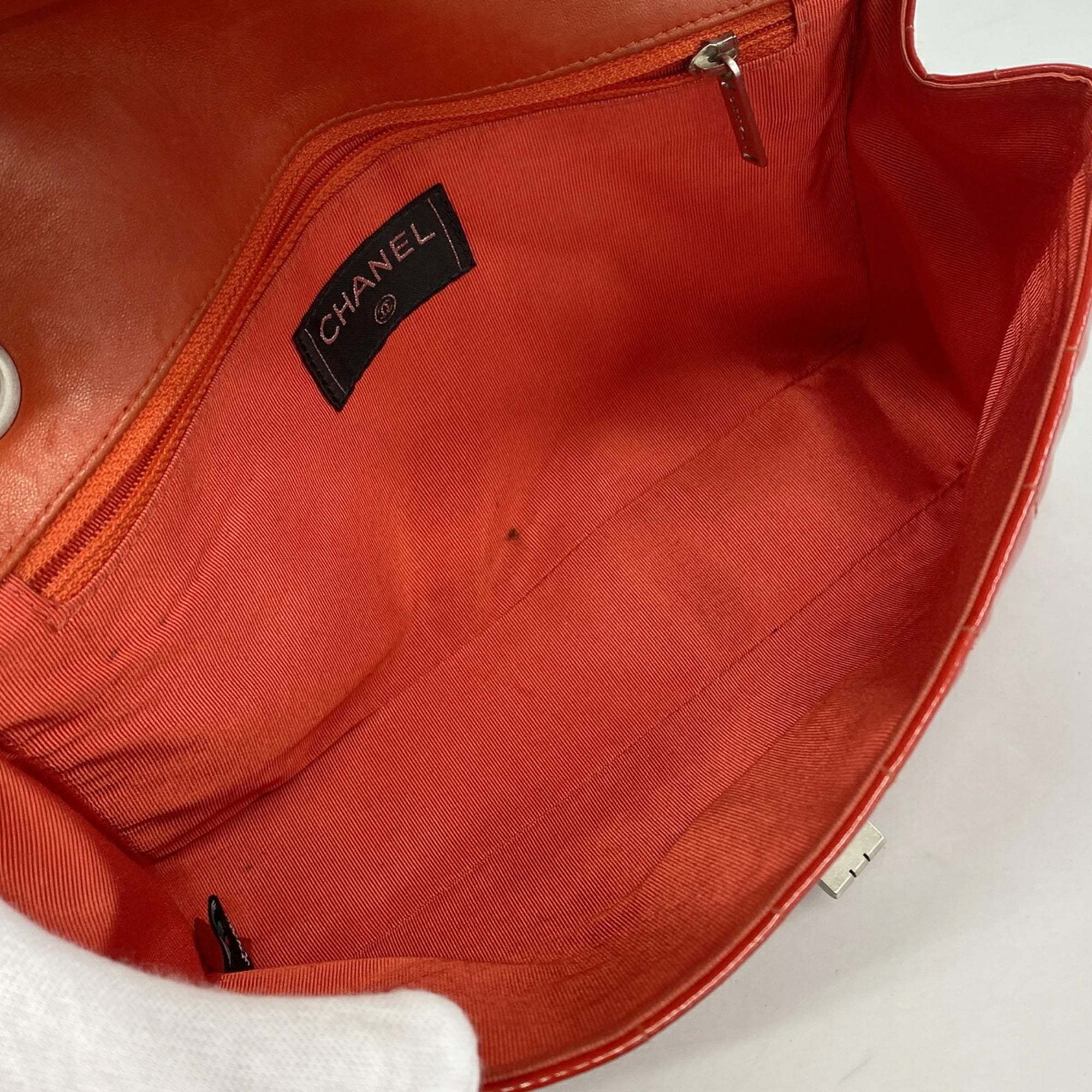 Chanel Red Color Patent Leather Shoulder Bag (Pre-Owned)