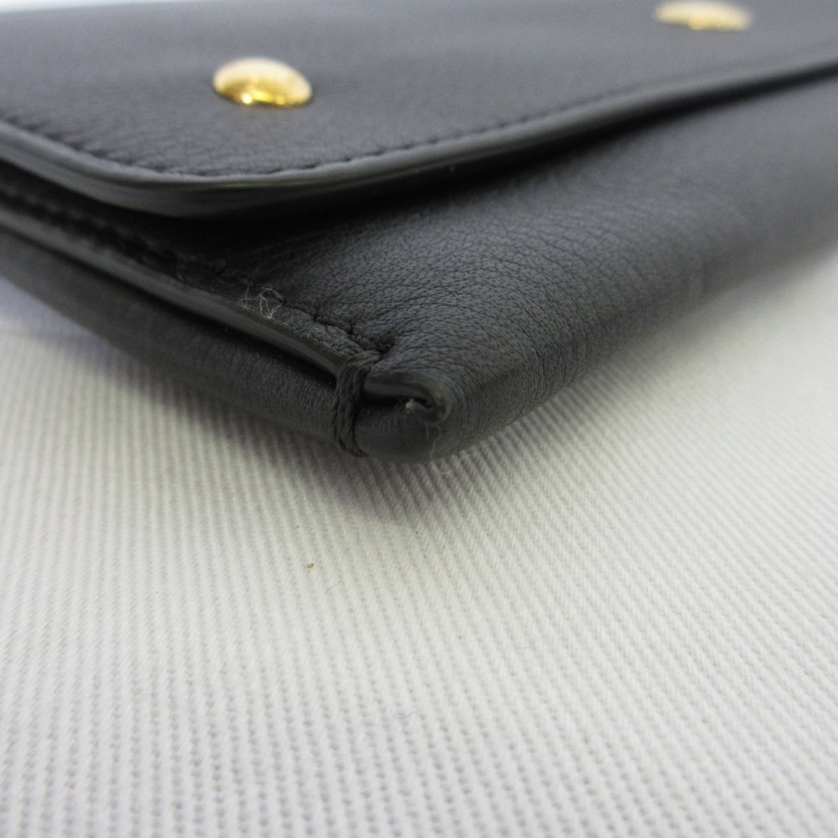 Burberry Black Leather Clutch Bag (Pre-Owned)