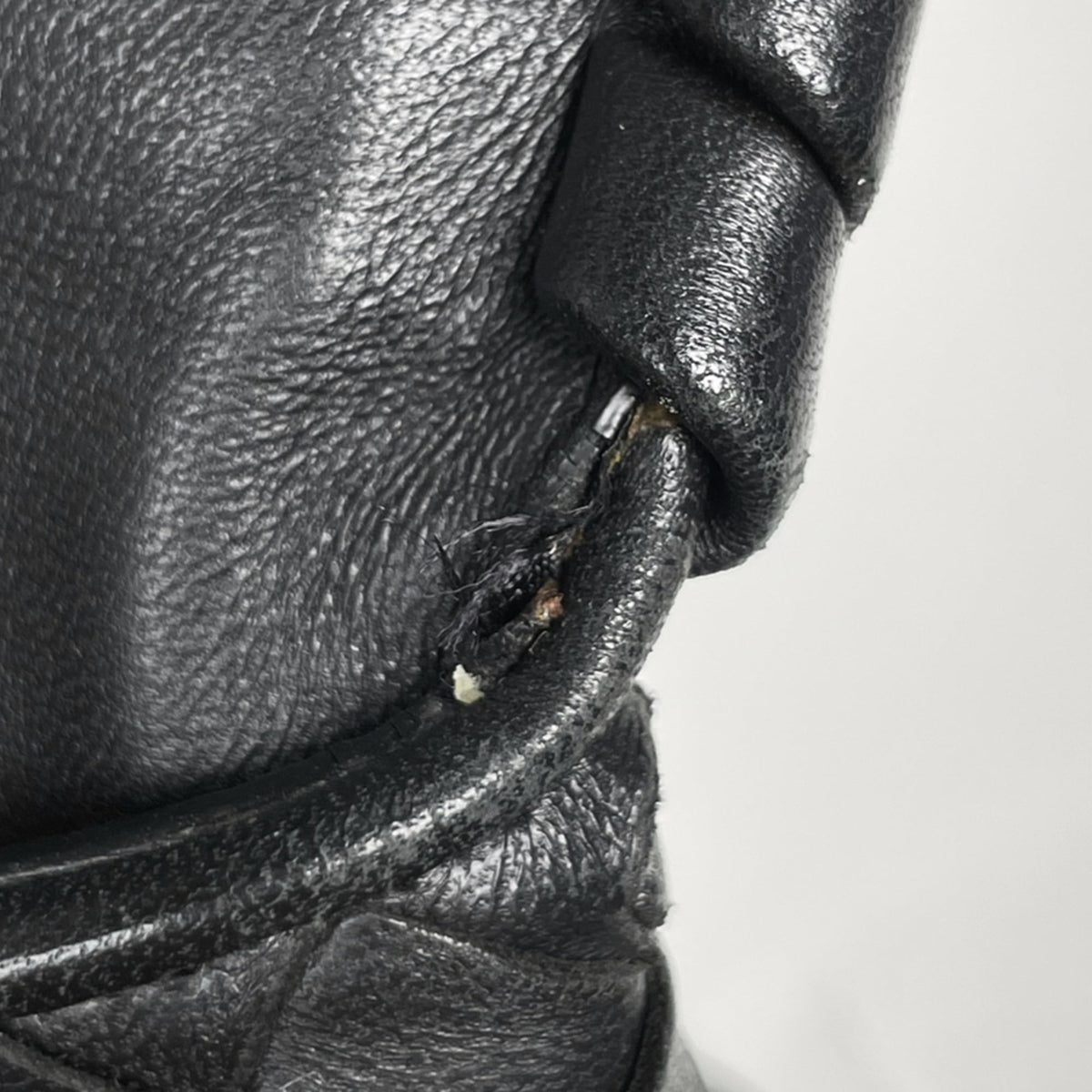 Bottega Veneta Black Leather Shoulder Bag (Pre-Owned)