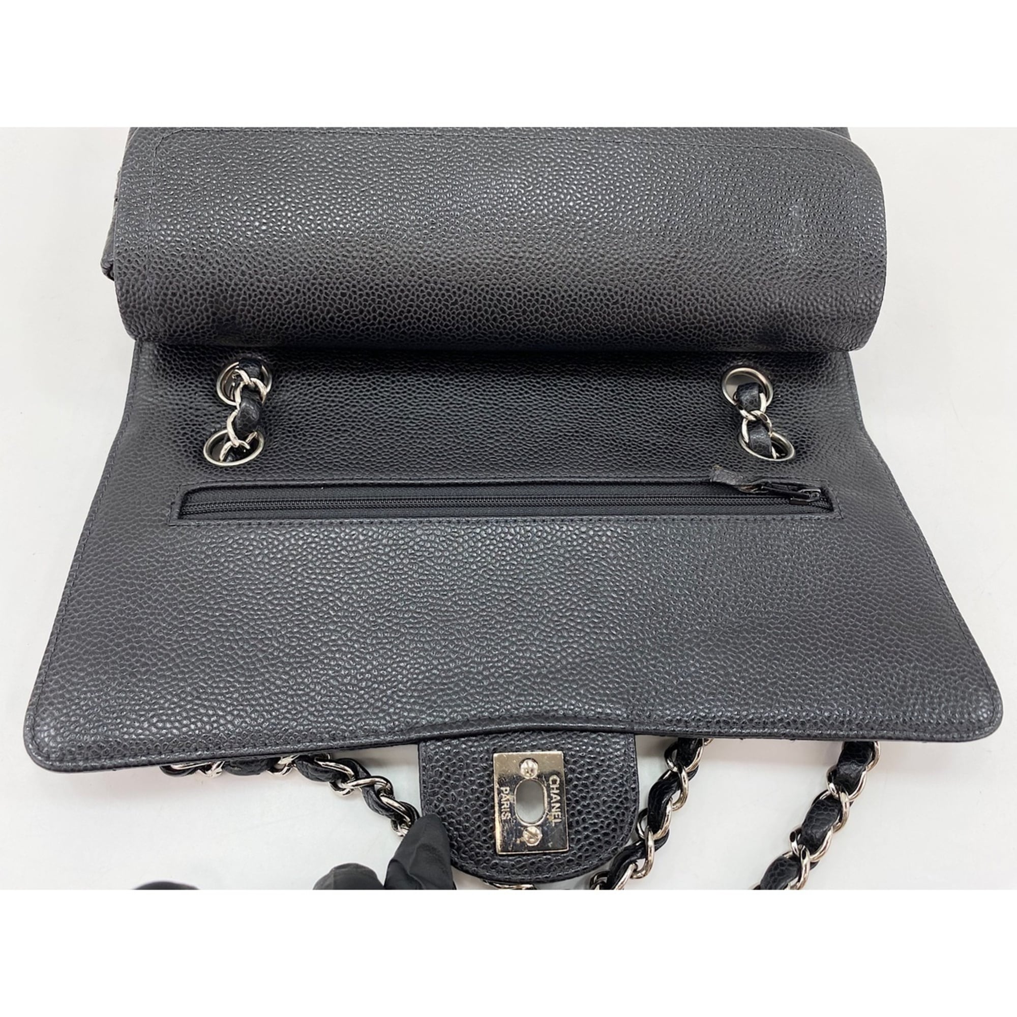 Chanel Black Shoulder Bag (Pre-Owned)