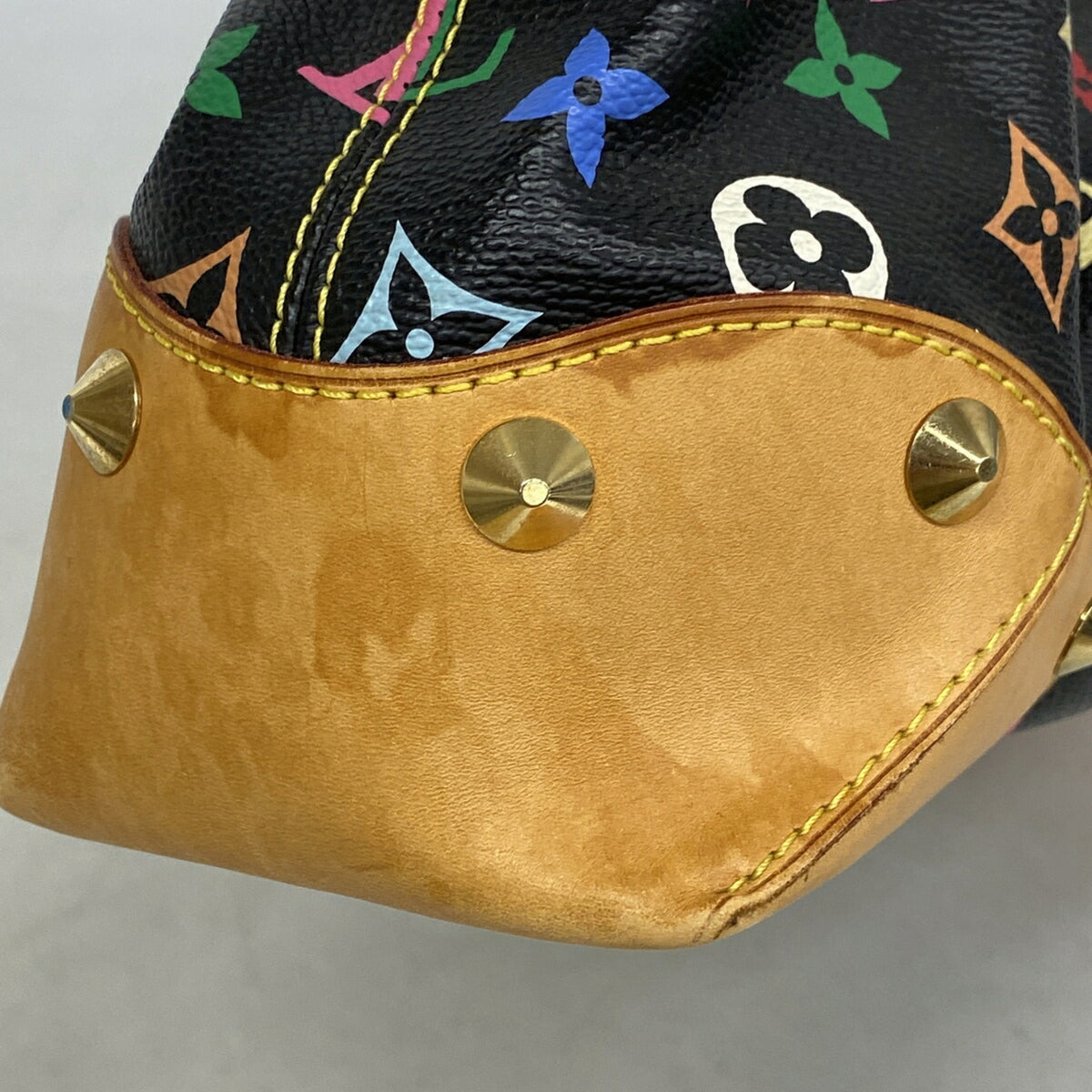 Louis Vuitton Noir Handbag (Pre-Owned)