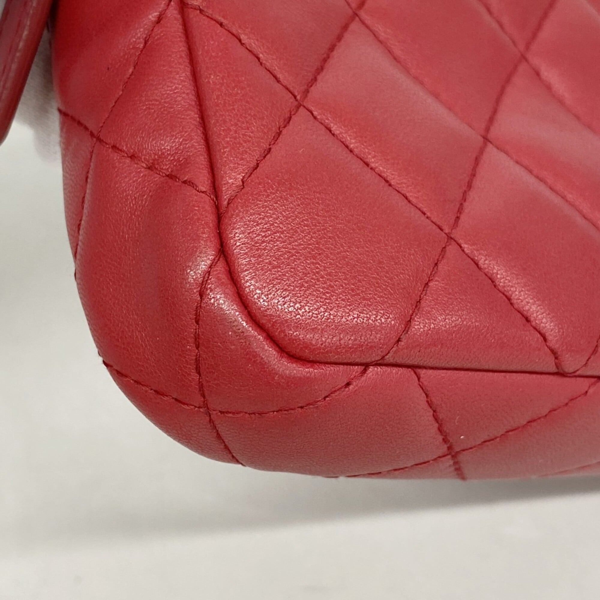 Chanel Red Color Leather Shoulder Bag (Pre-Owned)